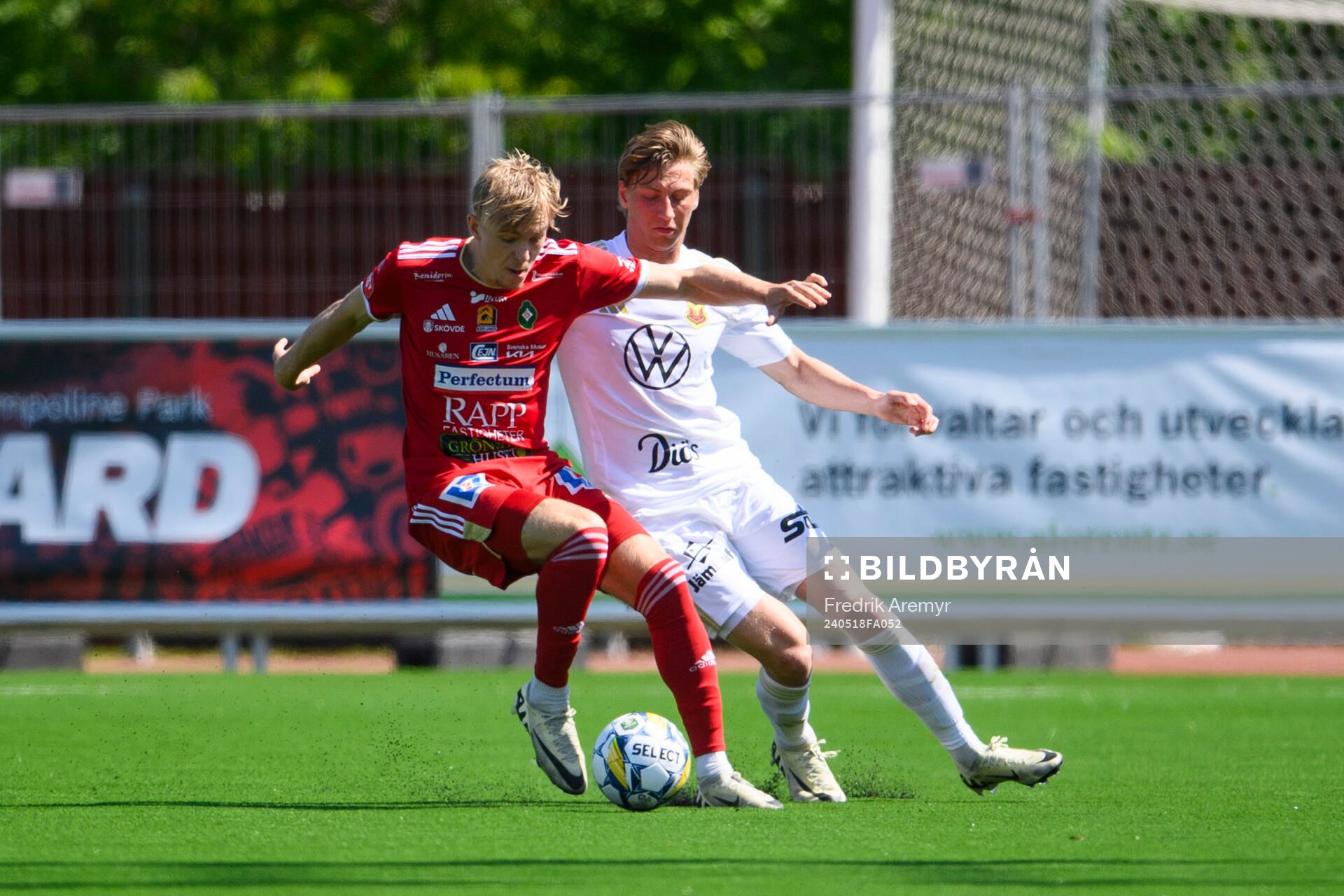 Skövde AIKs Emil Skillermo och Östersunds Albin Sporrong