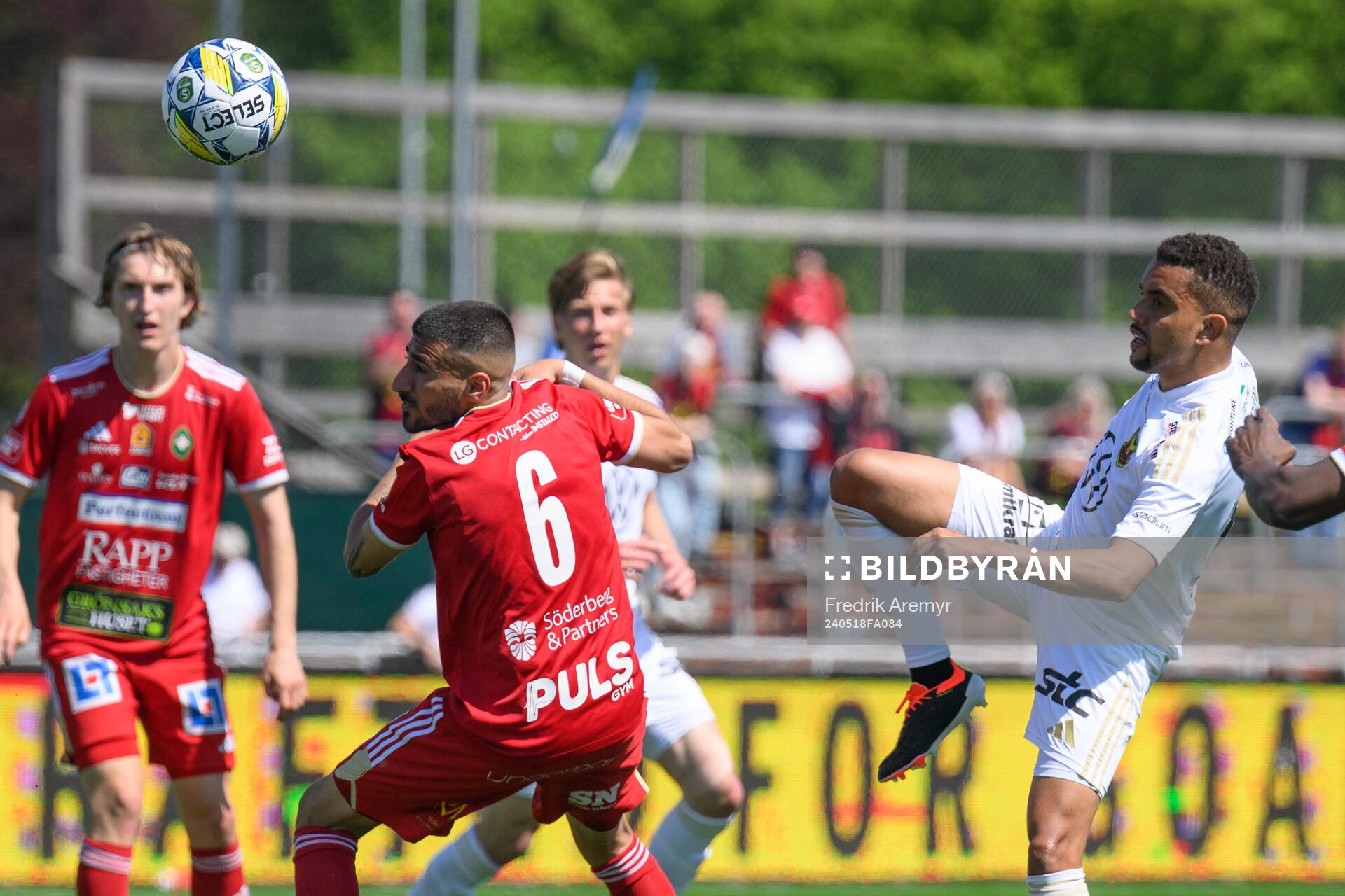 Skövde AIKs Elmar Abraham  och Östersunds Erick Brendon