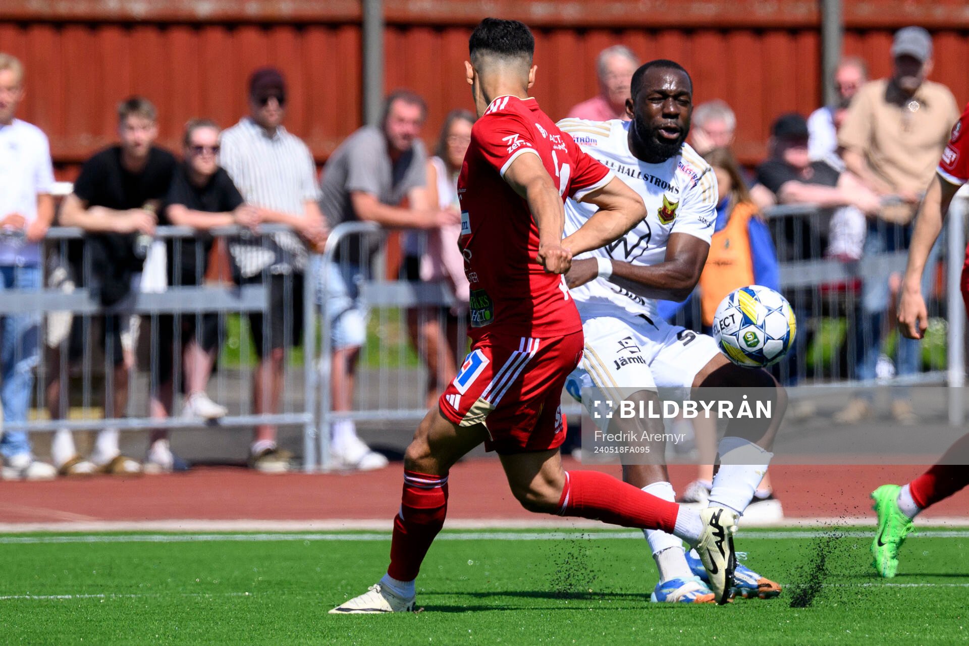 Skövde AIKs Marcus Mikhail och Östersunds Chrisnovic