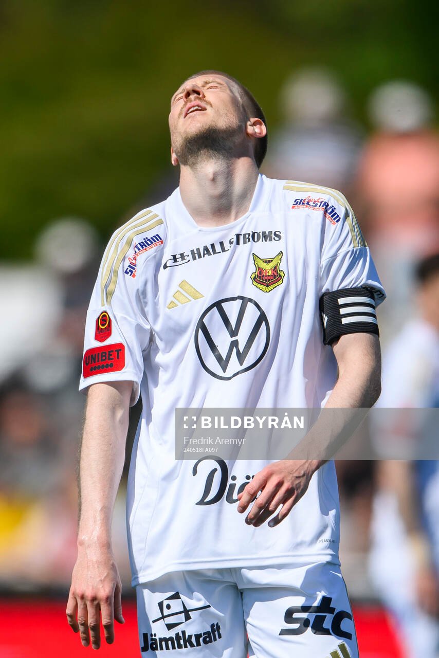 Östersunds Simon Kroon deppar