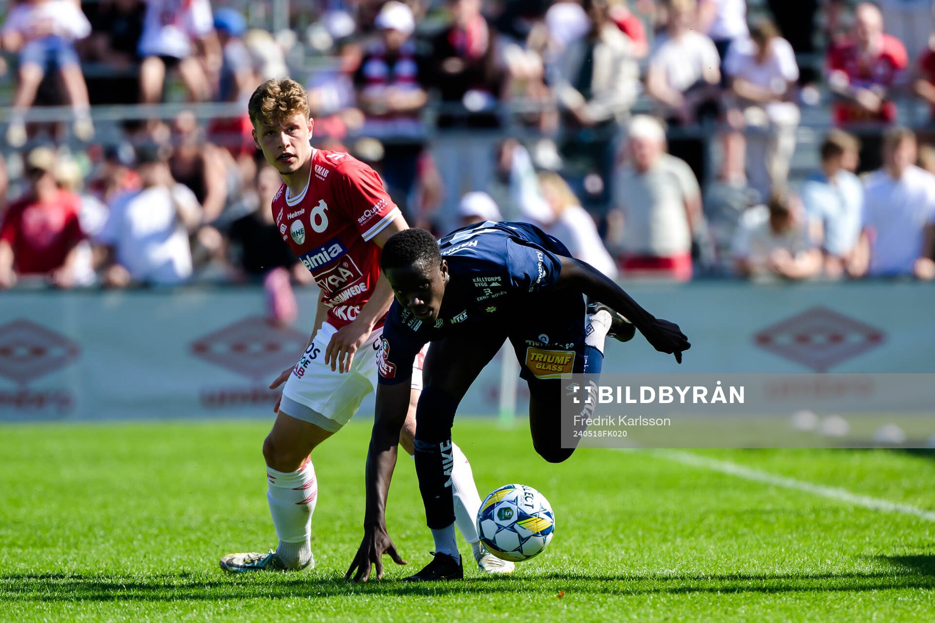 Degerfors Gustav Lindgren och Örgrytes Abdoulaye Faye