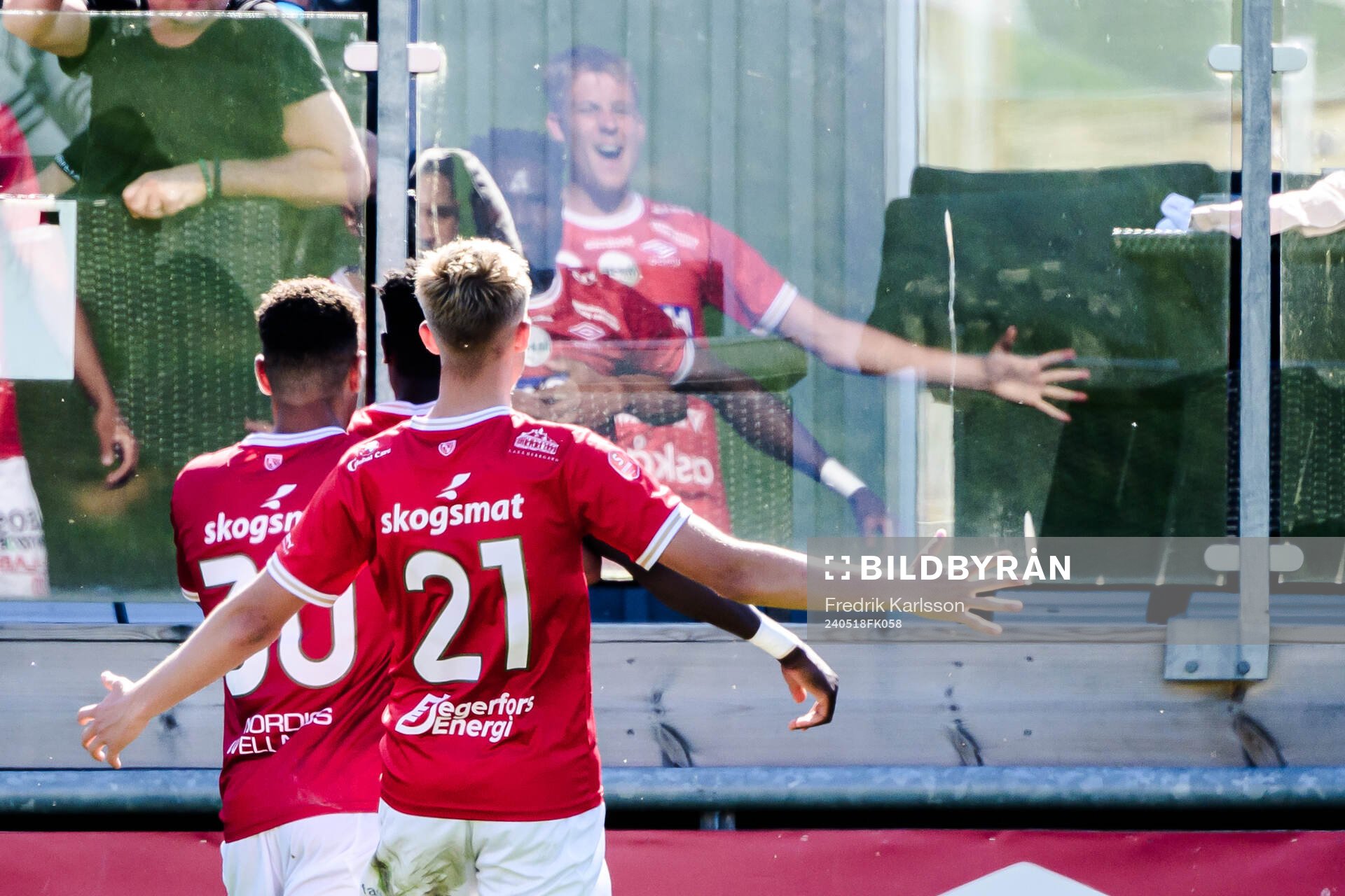 Degerfors Elias Pihlström jublar