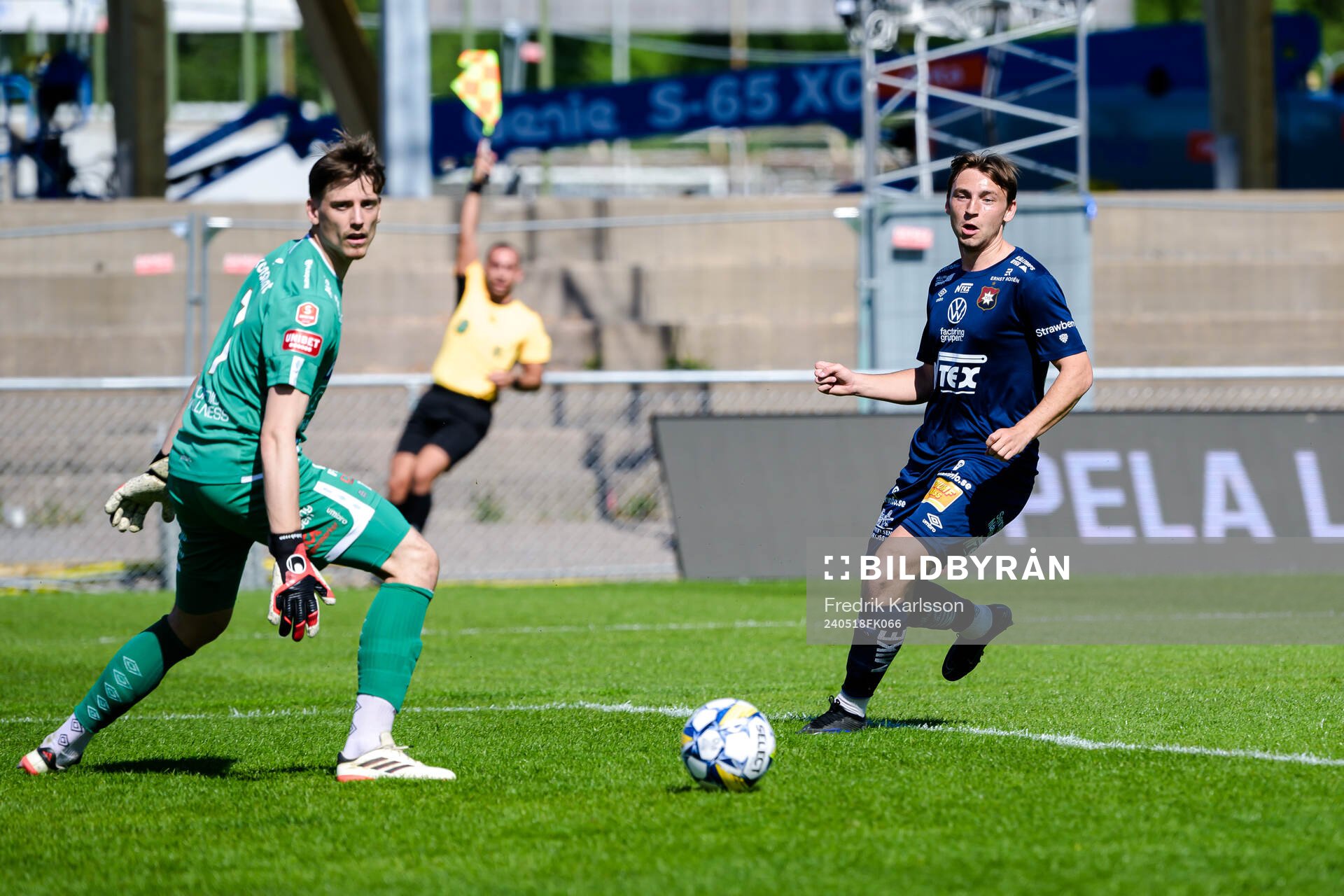 Degerfors målvakt Wille Jakobsson och Örgrytes William
