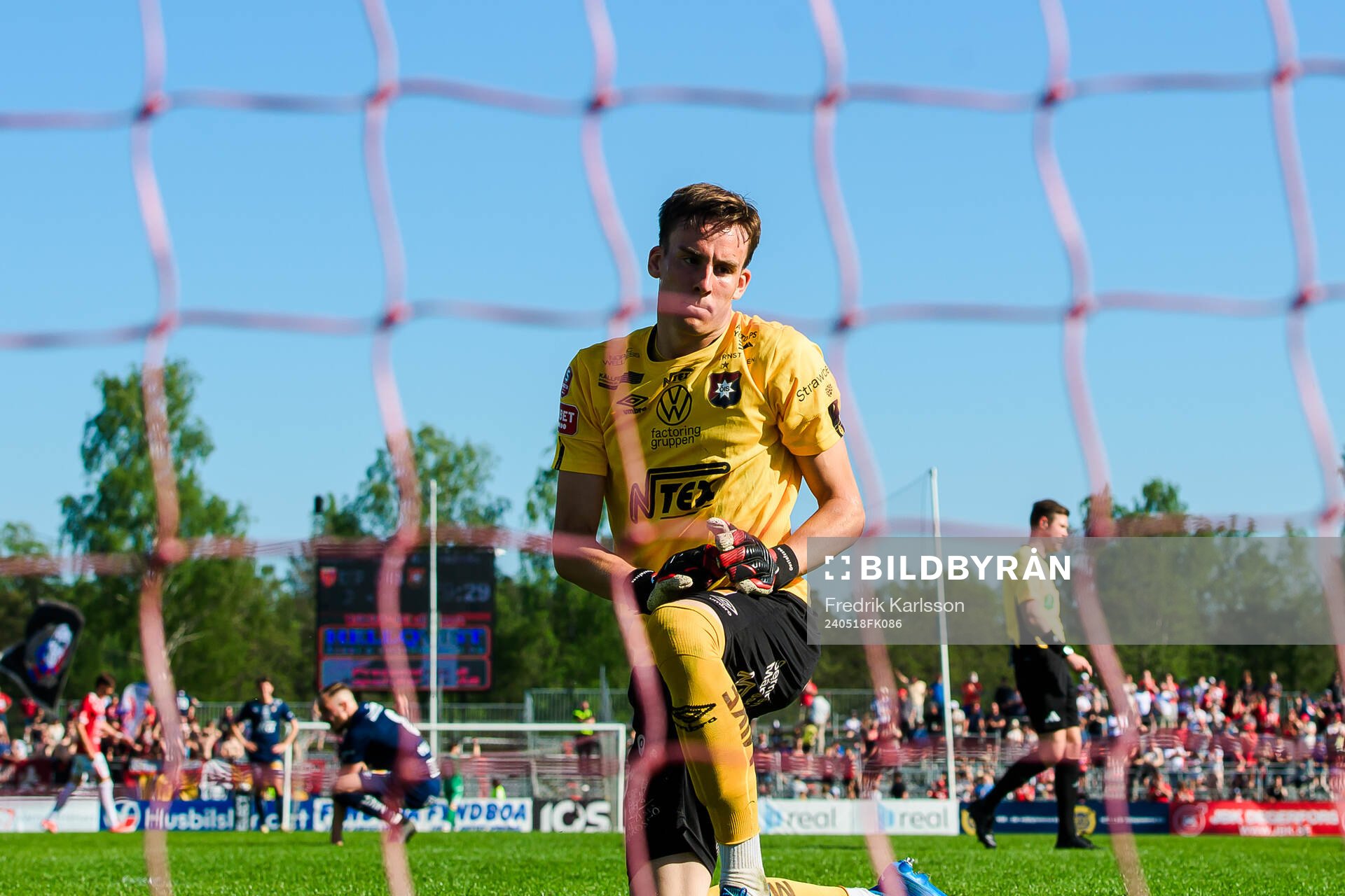 Örgrytes målvakt Hampus Gustafsson deppar