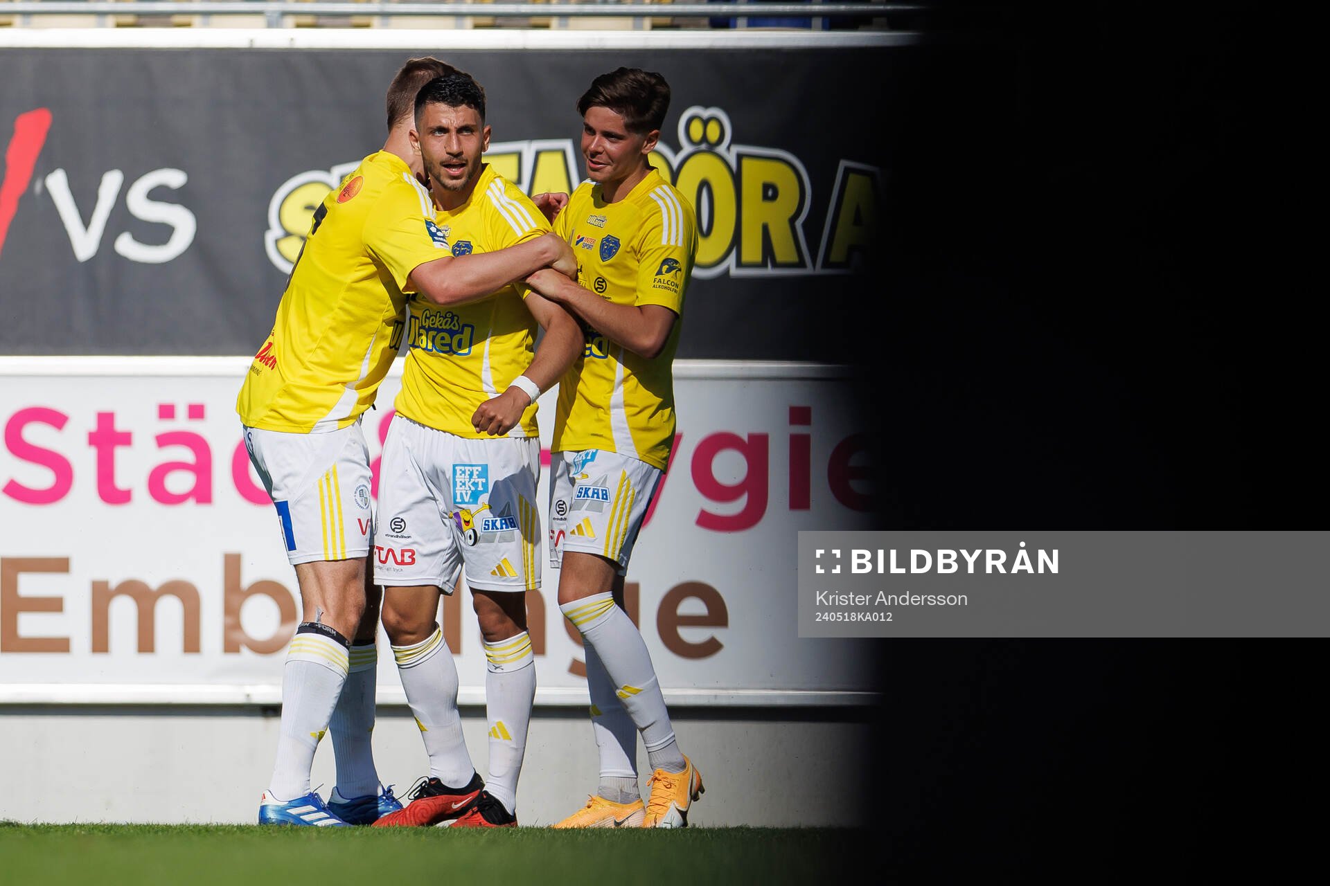 Falkenbergs Leonardo Farah Shahin jublar