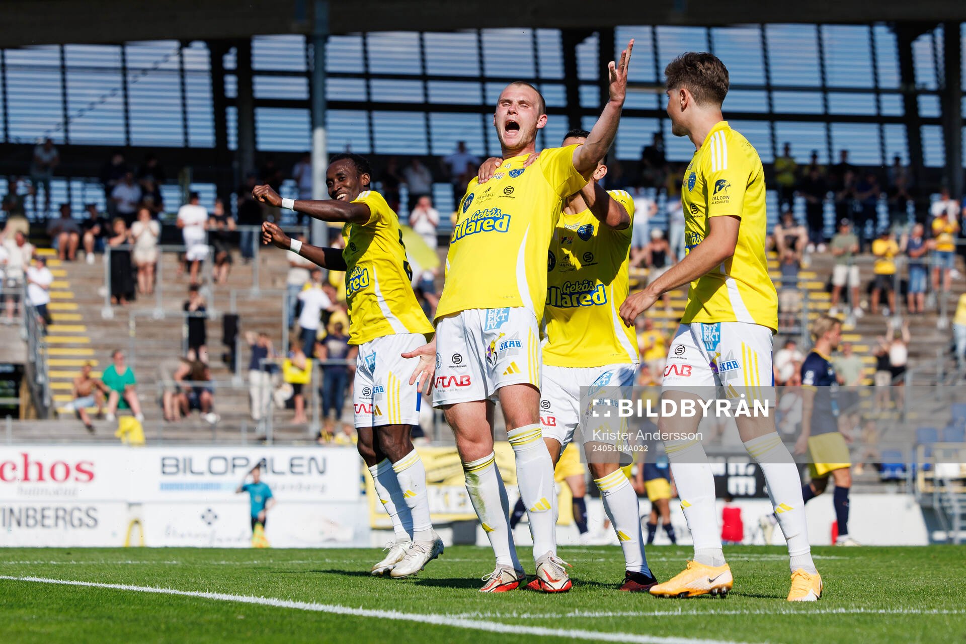 Falkenbergs Nils Bertilsson jublar efter 5-0 under fotbollsmatchen i Ettan södra mellan Falkenberg och Torn den 18 maj 2024 i Falkenberg.