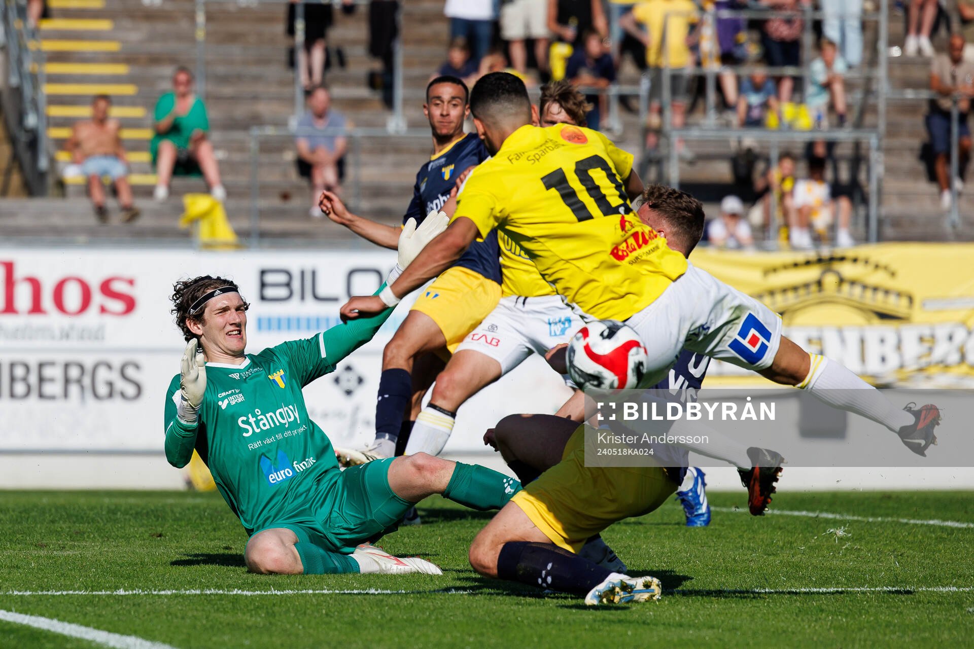 Torns målvakt Rasmus Norlander under fotbollsmatchen i Ettan södra mellan Falkenberg och Torn den 18 maj 2024 i Falkenberg. 