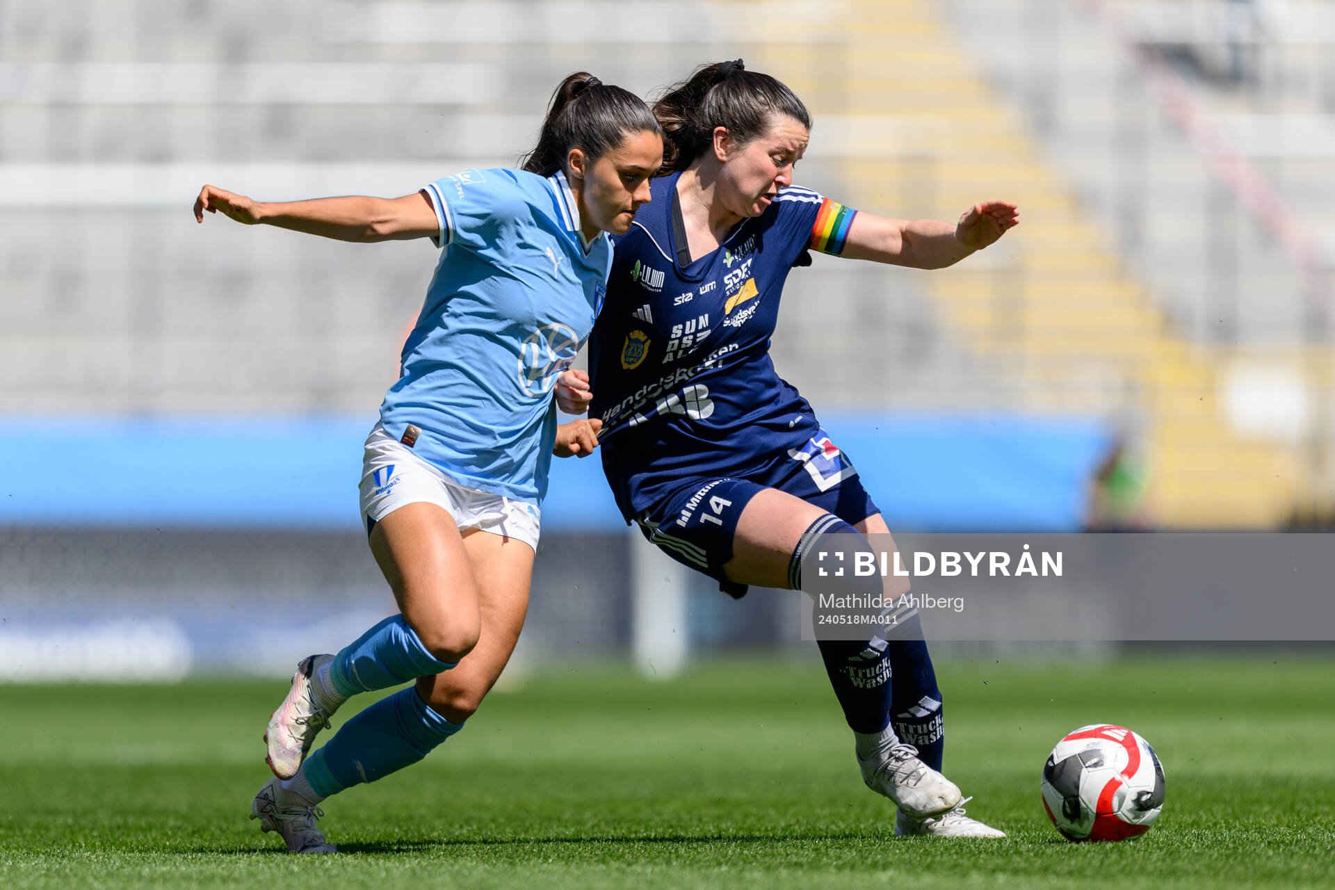 Malmö FFs Amanda Kander och Sundsvalls Hannah Tillett