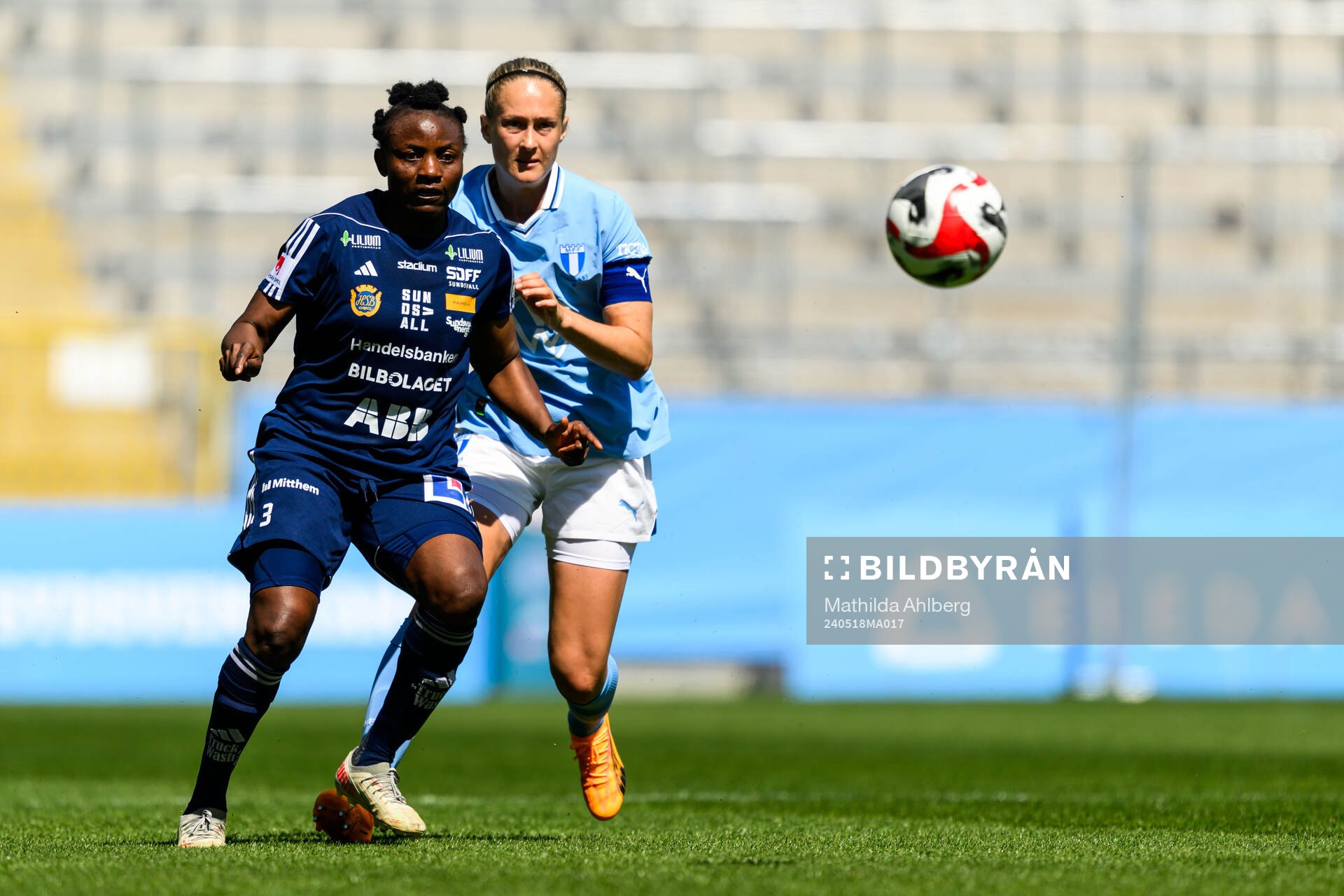 Sundsvalls Ebere Orji och Malmö FFs Sanna Kullberg