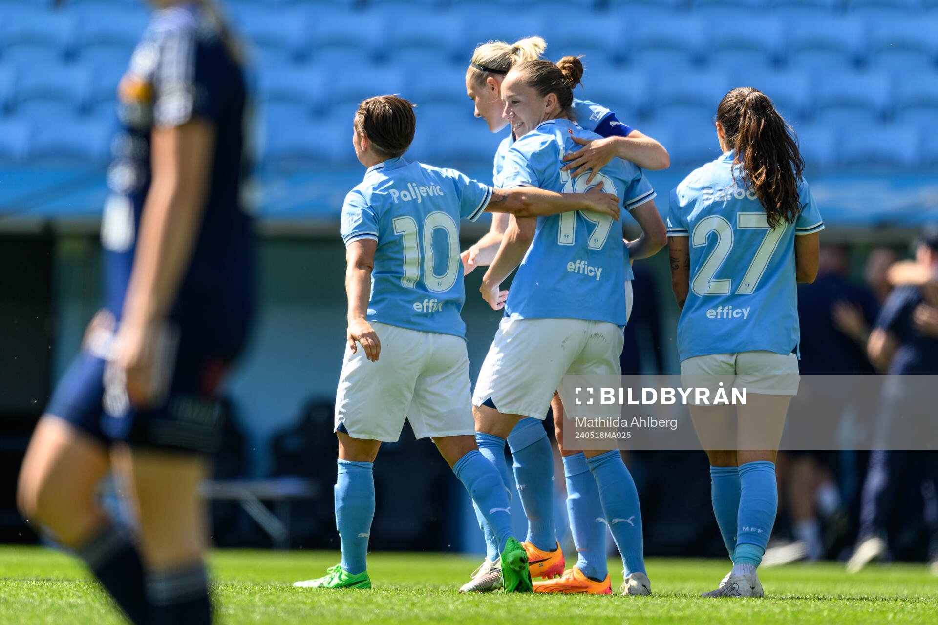 Malmö FFs Anna Plantin jublar efter 2-0 under fotbollsmatchen i Elitettan mellan Malmö FF och Sundsvall den 18 maj 2024 i Malmö. 