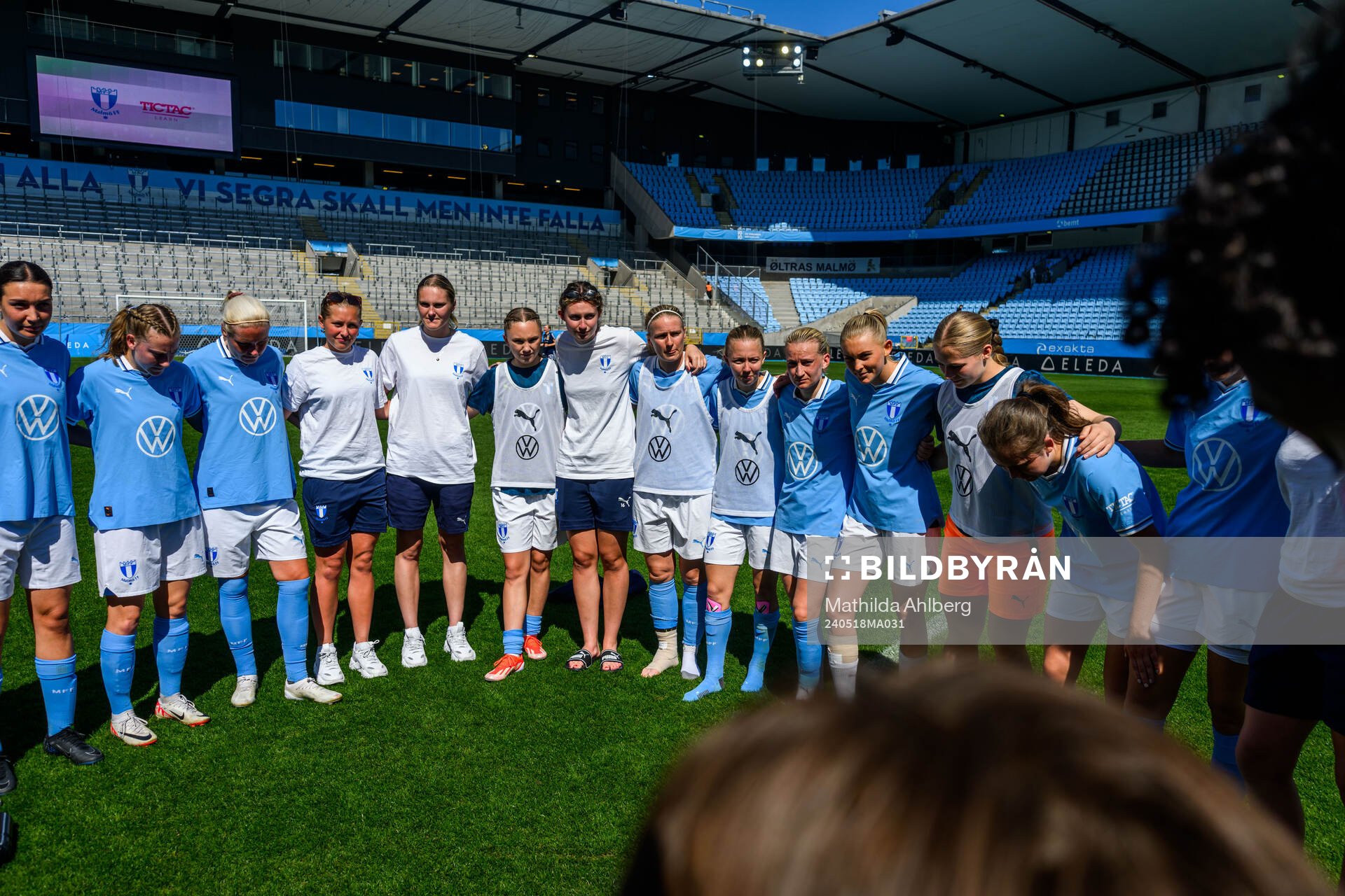 Malmö FFs spelare samlade efter fotbollsmatchen i Elitettan mellan Malmö FF och Sundsvall den 18 maj 2024 i Malmö. 