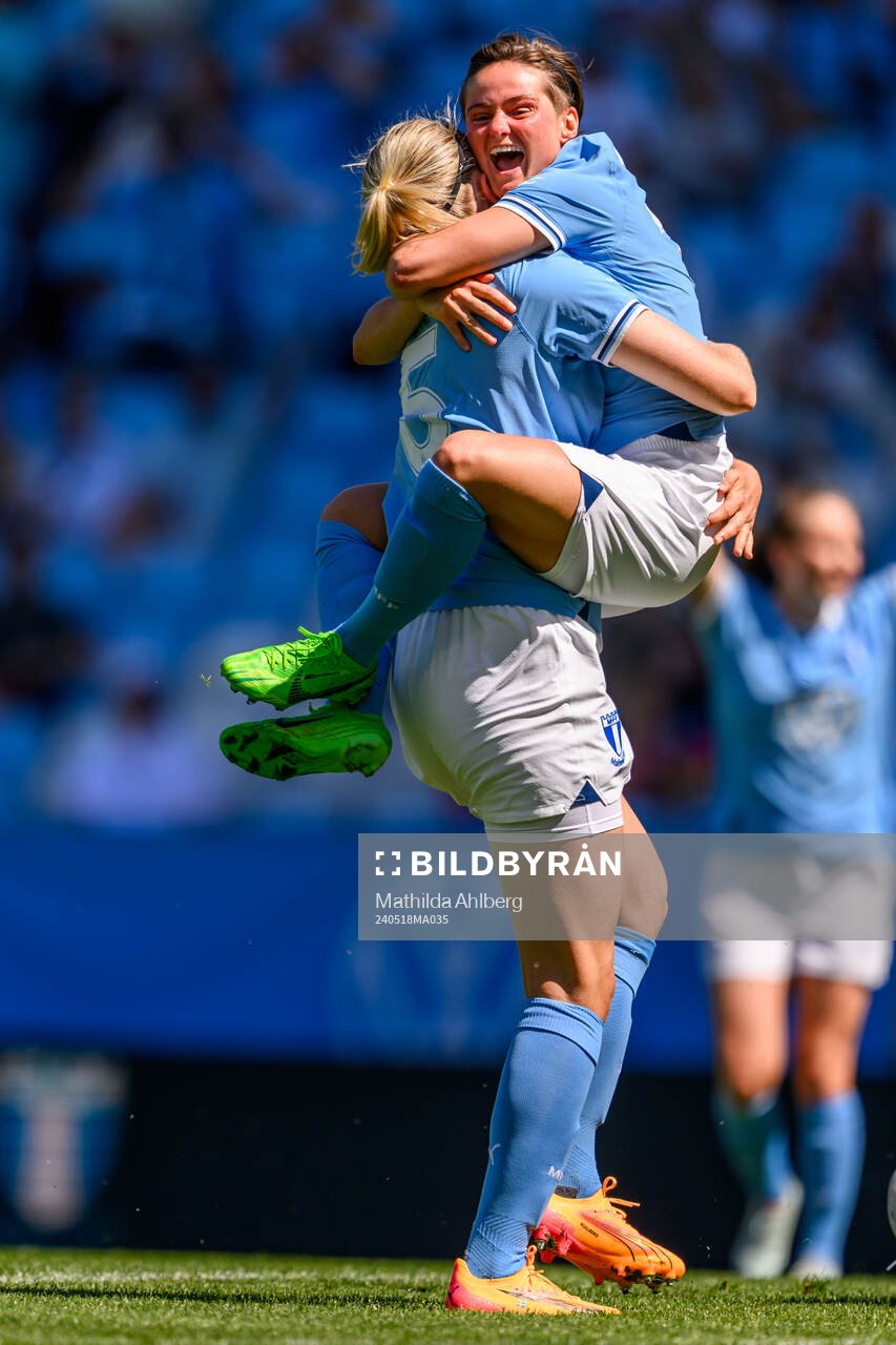 Malmö FFs Sanna Kullberg och Ema Paljevic jublar