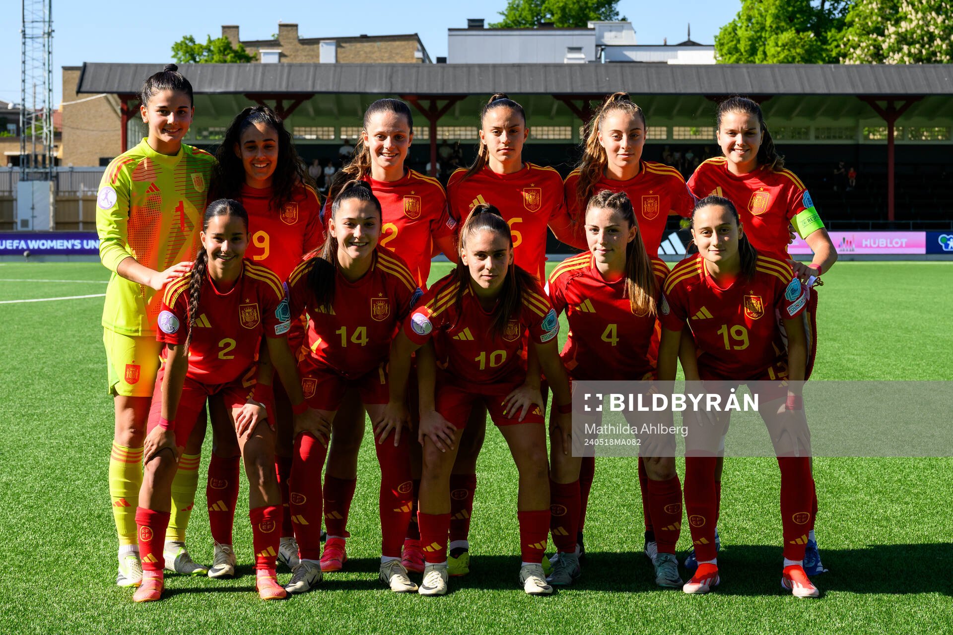 The starting eleven of Spain pose for a photo