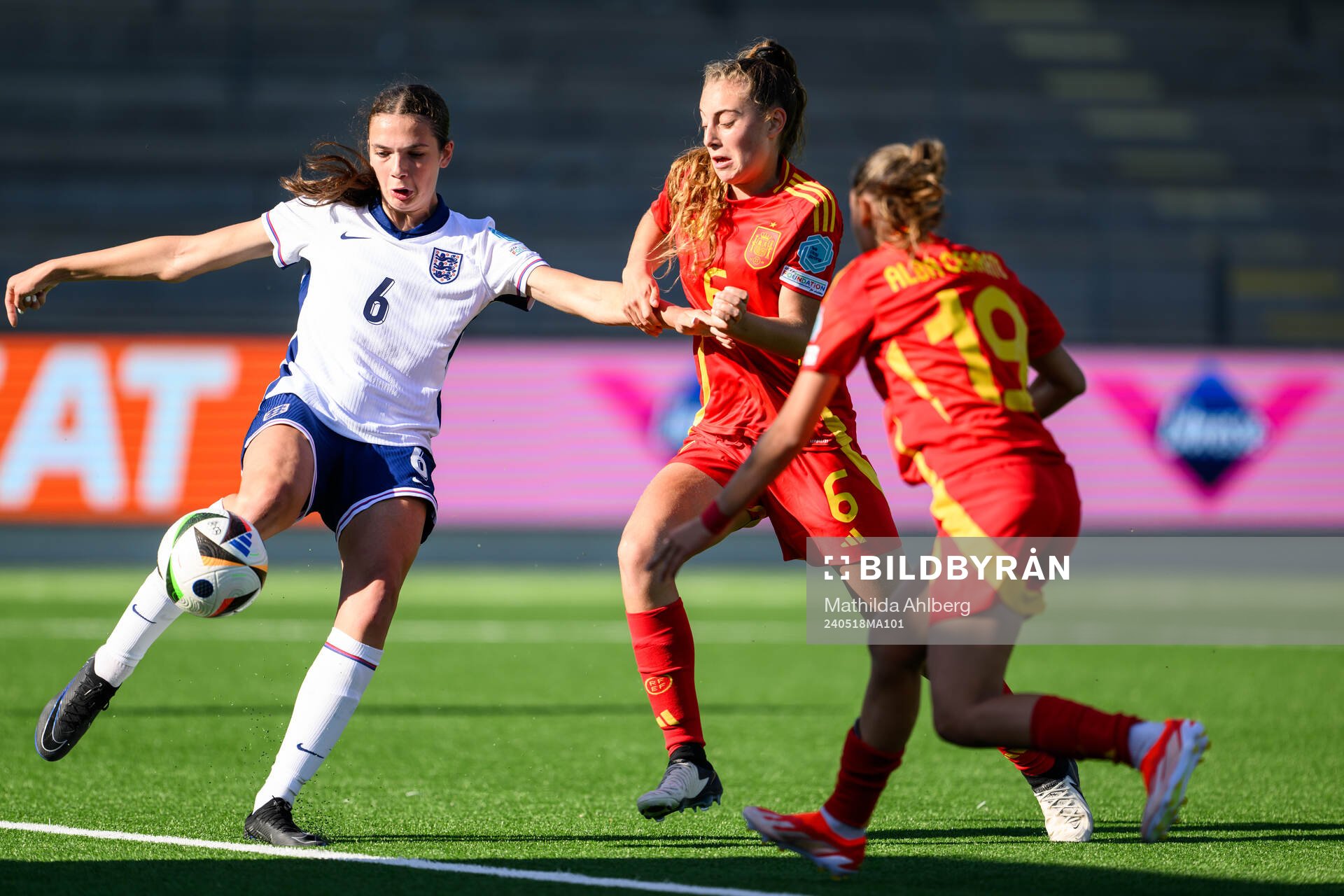 Cecily Wellesley-Smith of England and Lorena Cubo of Spain