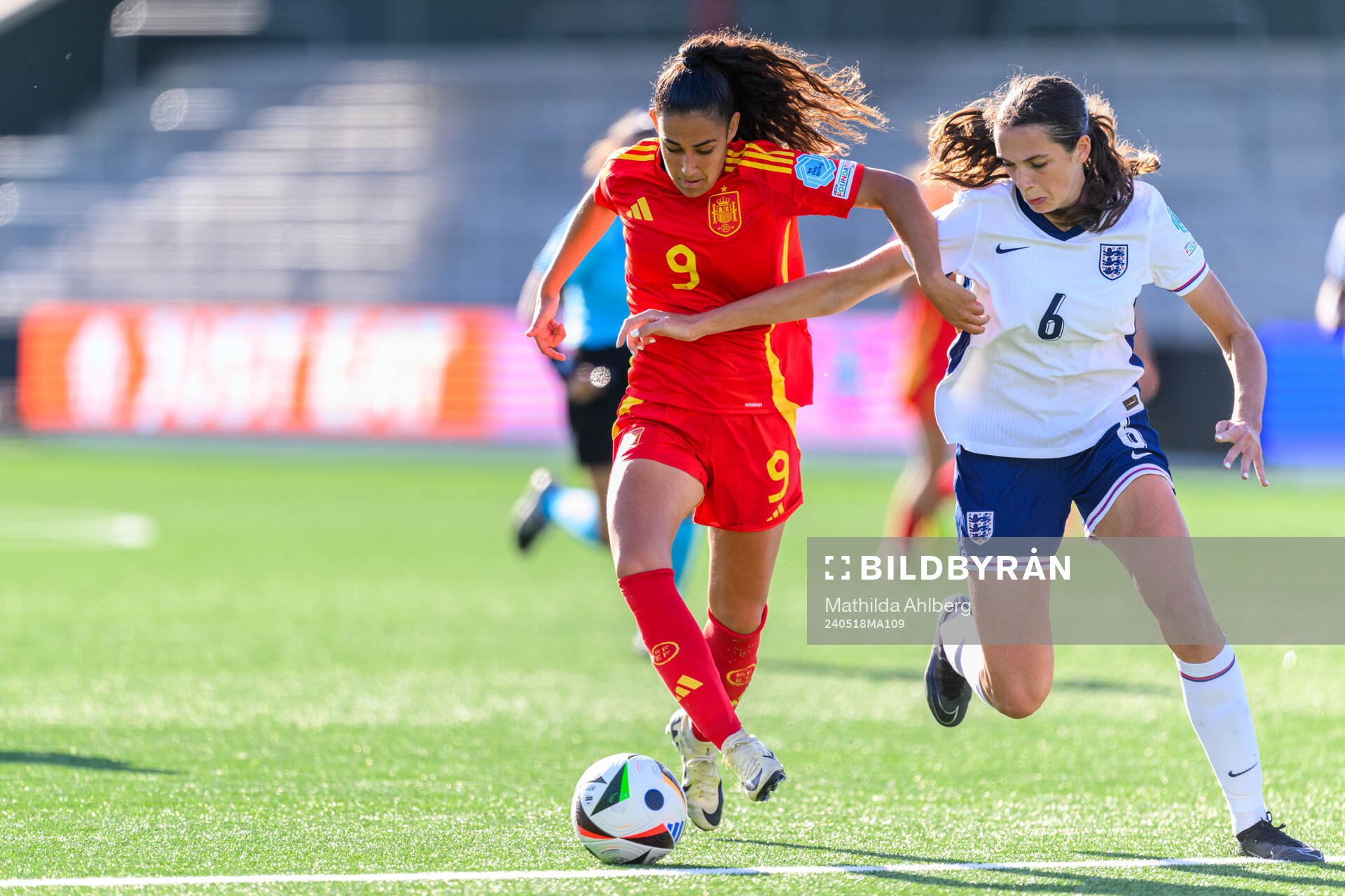 Celia Segura of Spain and Cecily Wellesley-Smith of England