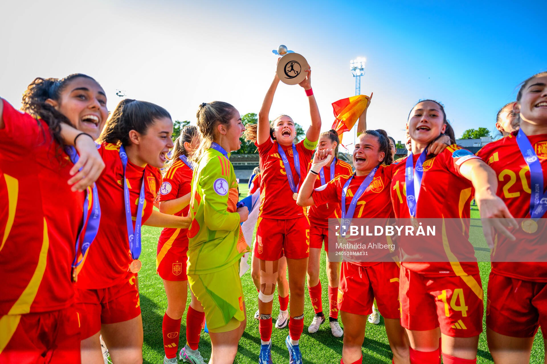 Players of Spain celebrate