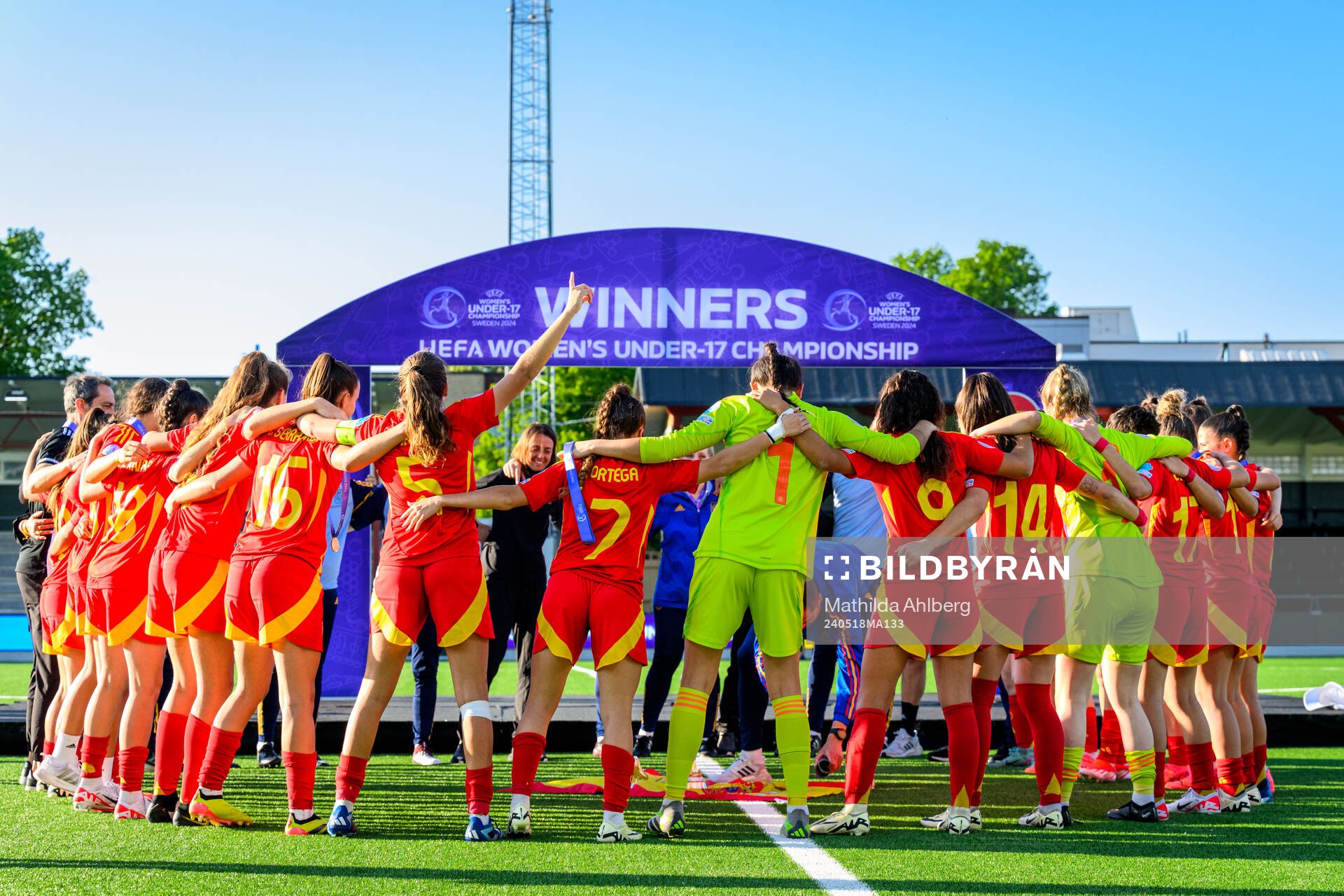 Players of Spain celebrate