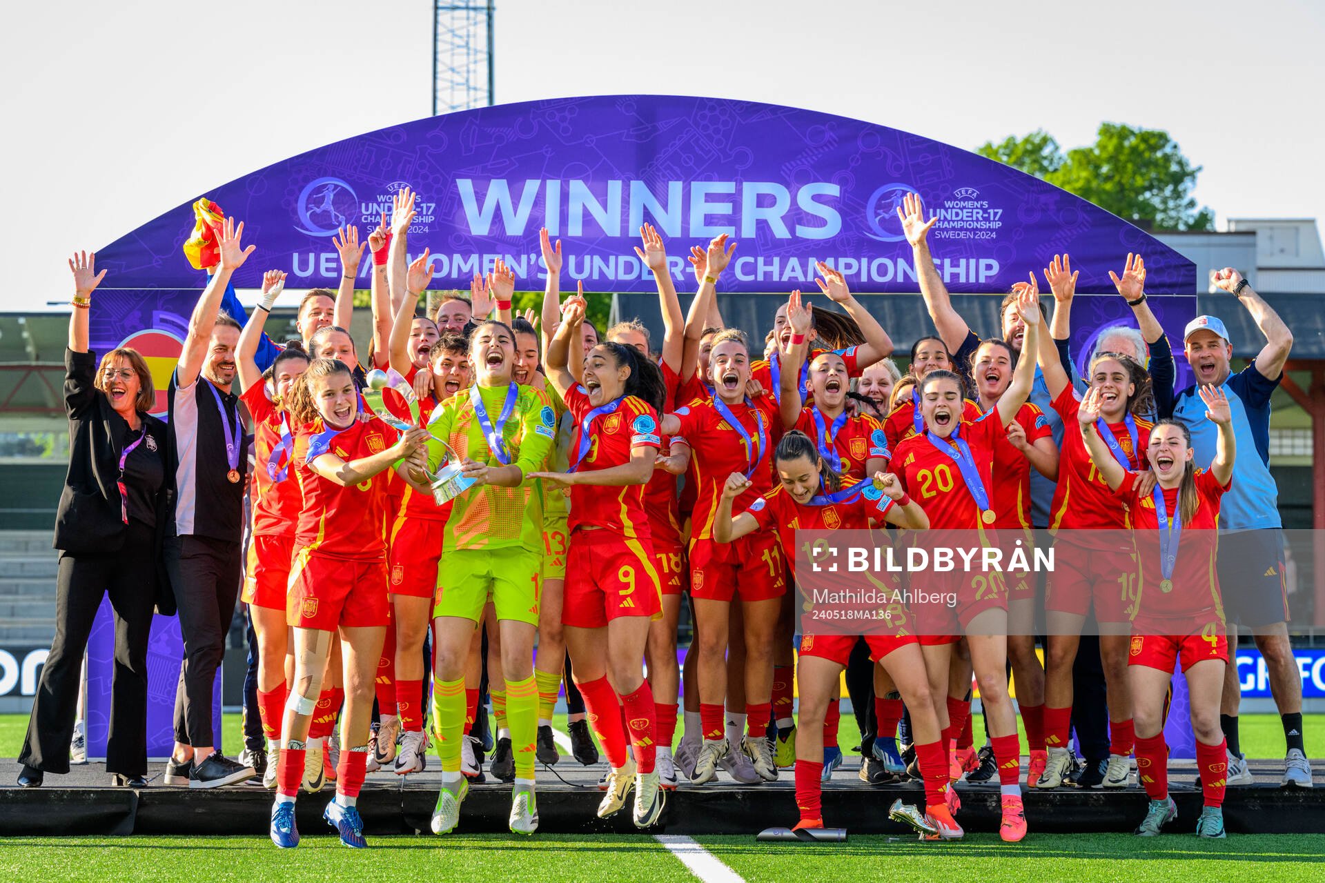 Players of Spain celebrate