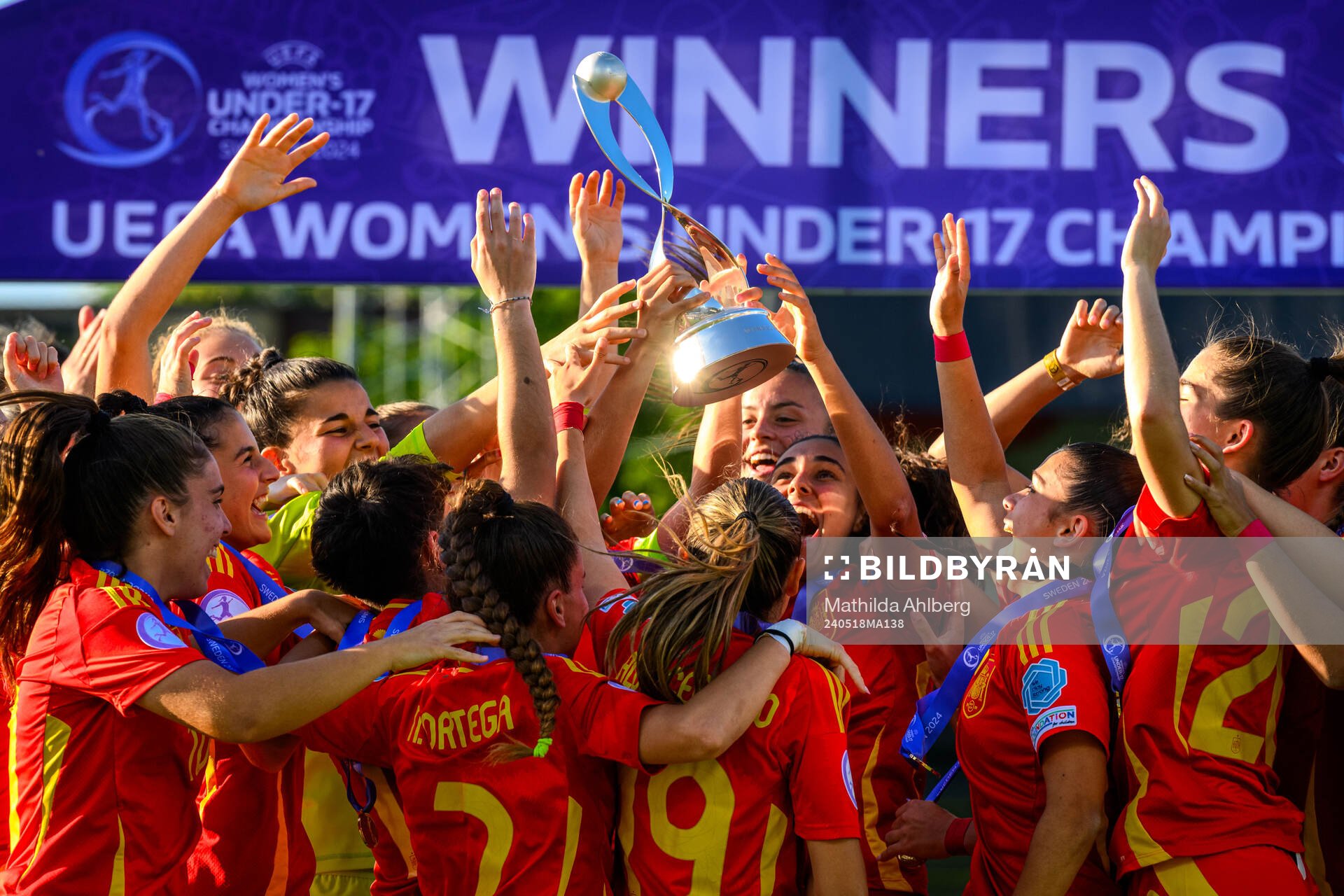 Players of Spain celebrate