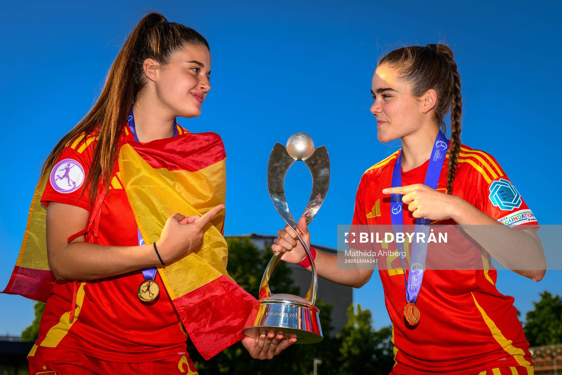 Nerea Carmona and Natalia Escot of Spain celebrate