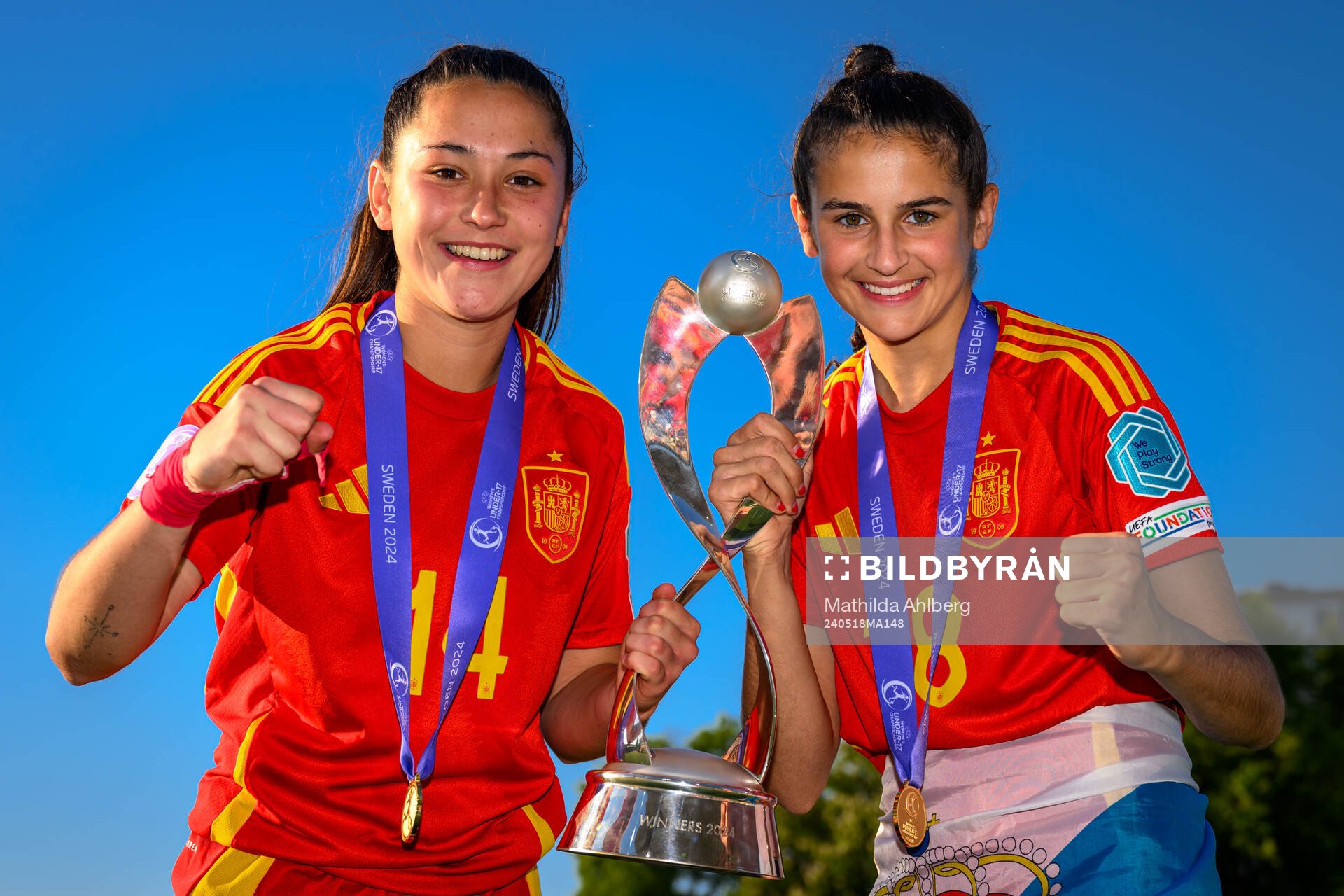 Lua Calo and Lucia Rivas of Spain celebrate