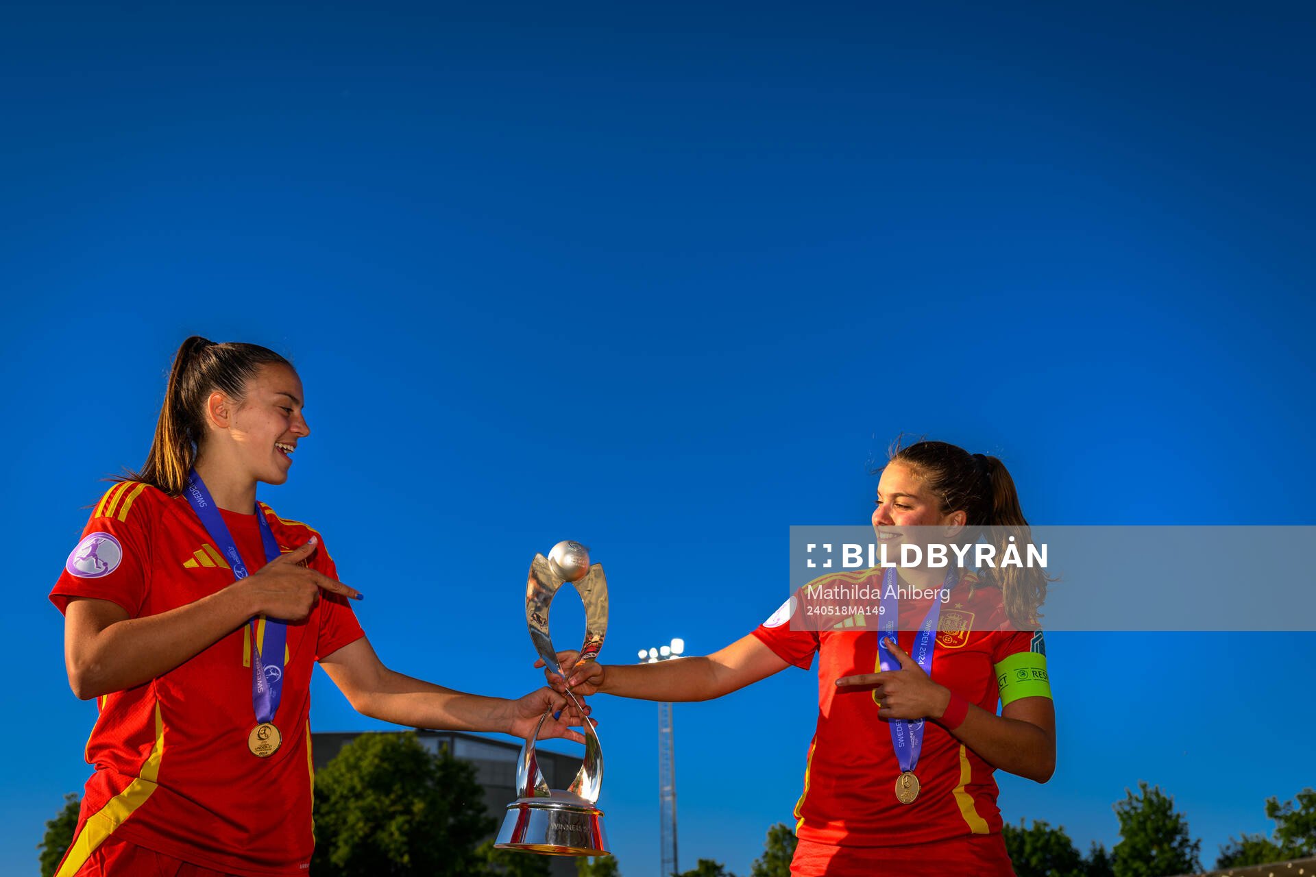 Amaya of Spain celebrate