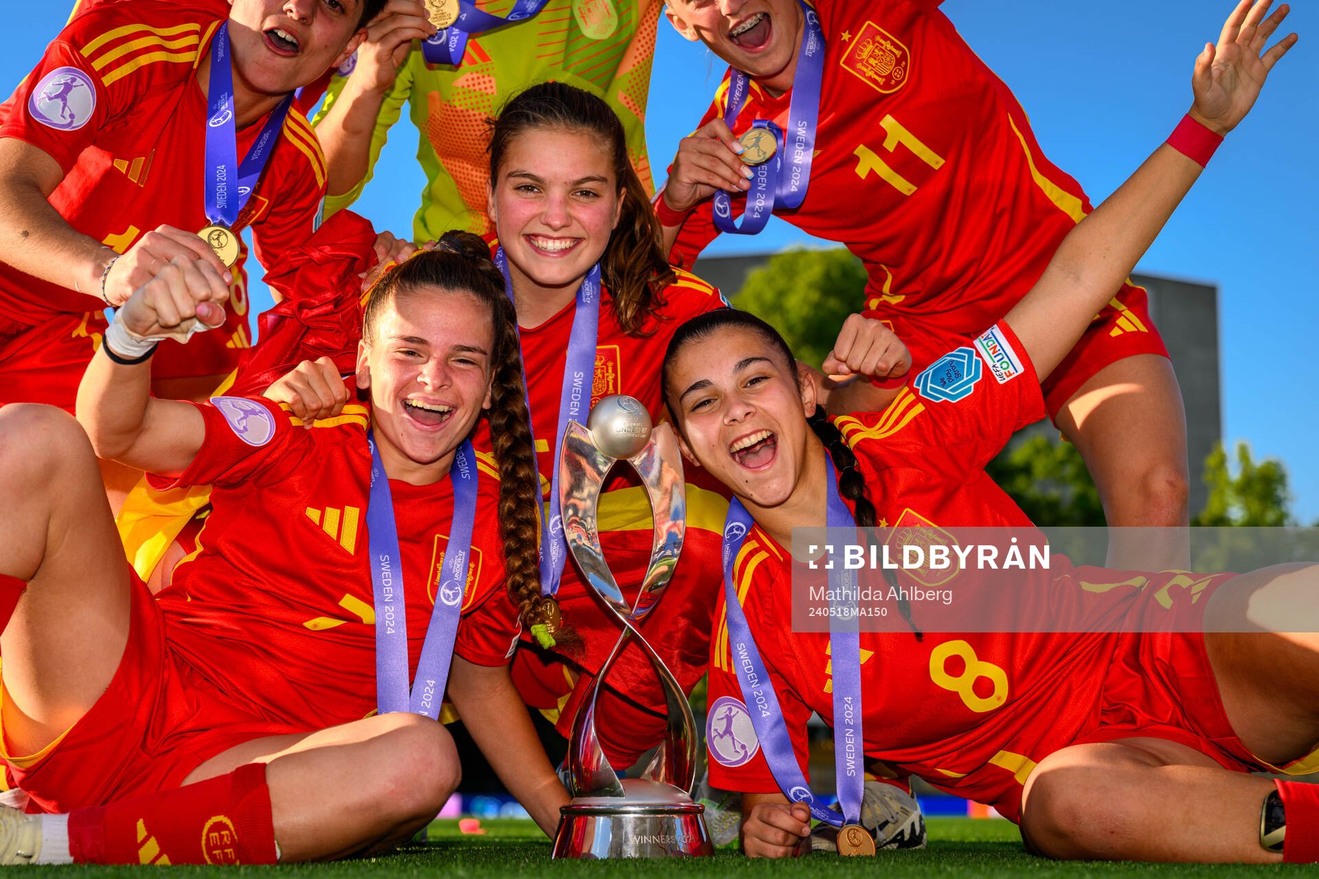 Noa Ortega, Amaya and Folgado of Spain celebrate
