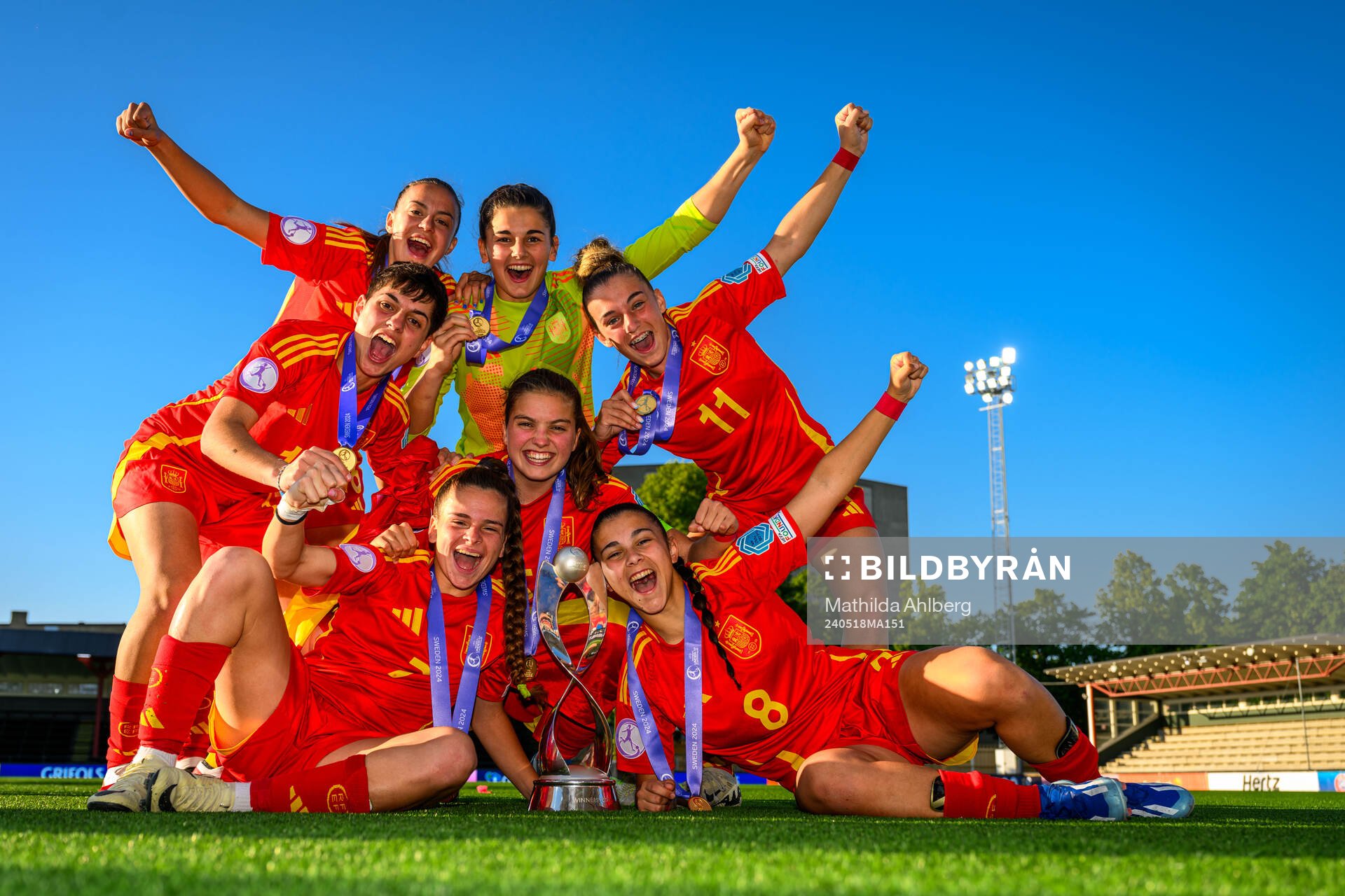 Players of Spain celebrate