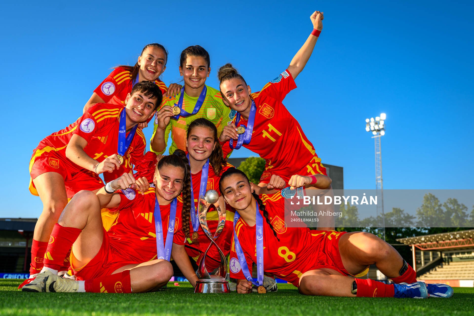 Players of Spain celebrate