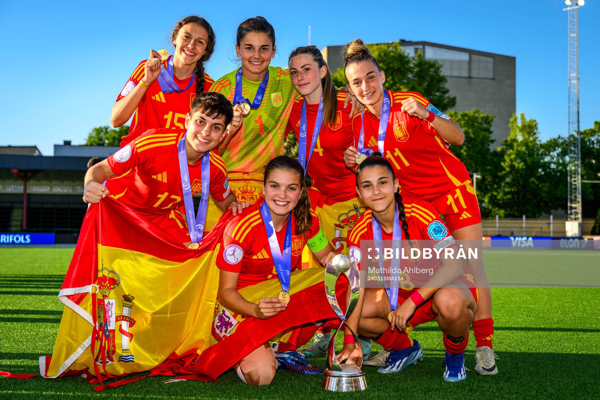 Players of Spain celebrate