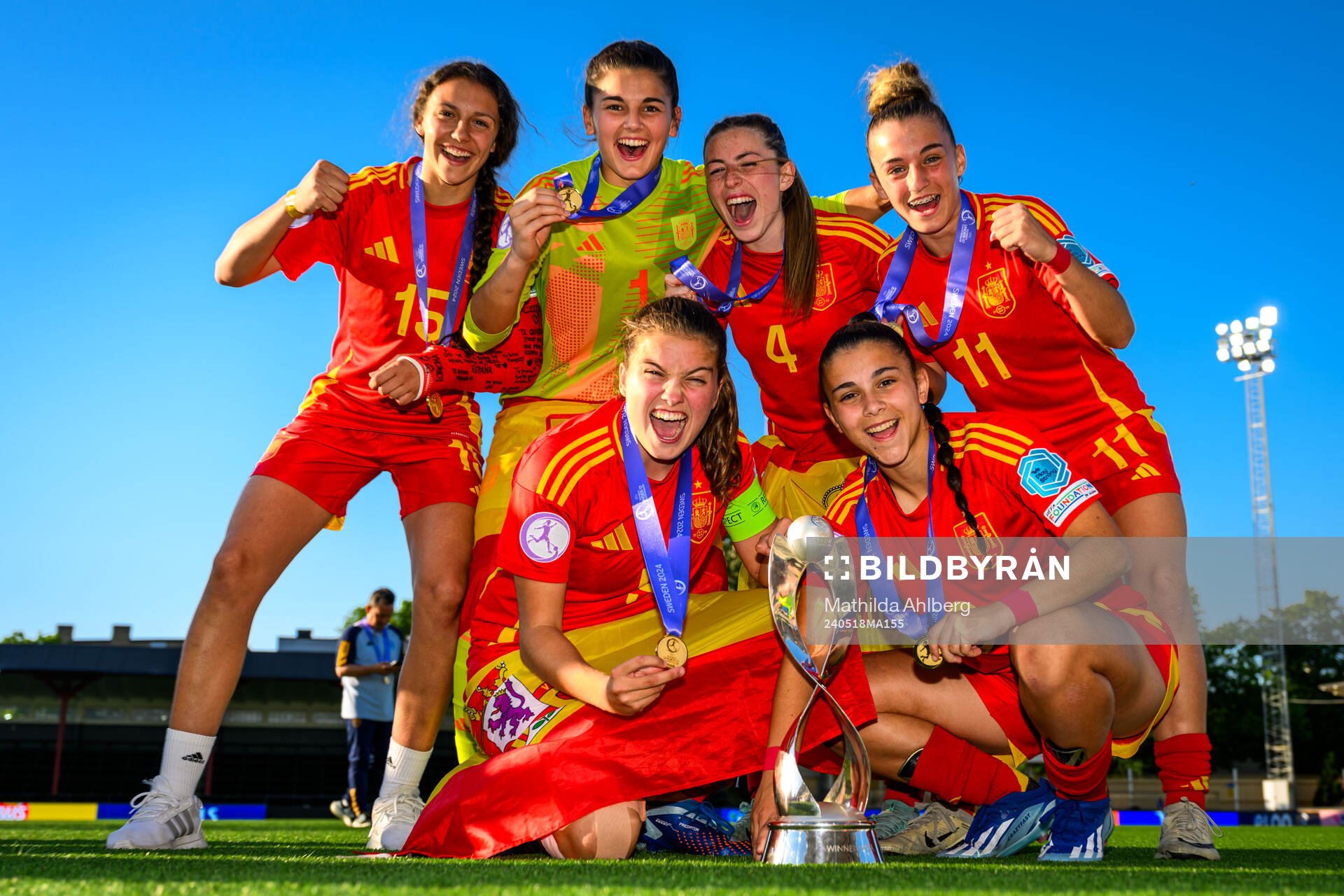 Players of Spain celebrate