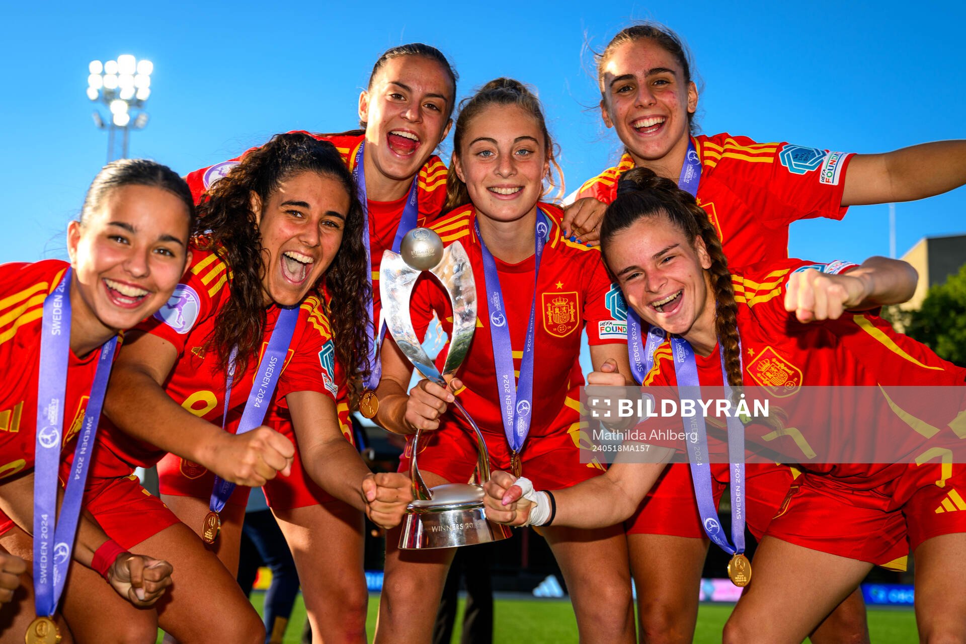 Players of Spain celebrate