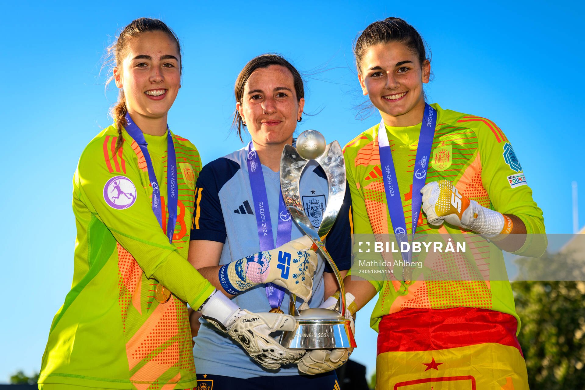 Goalkeeper Ziara Vega of Spain and goalkeeper Laia of Spain