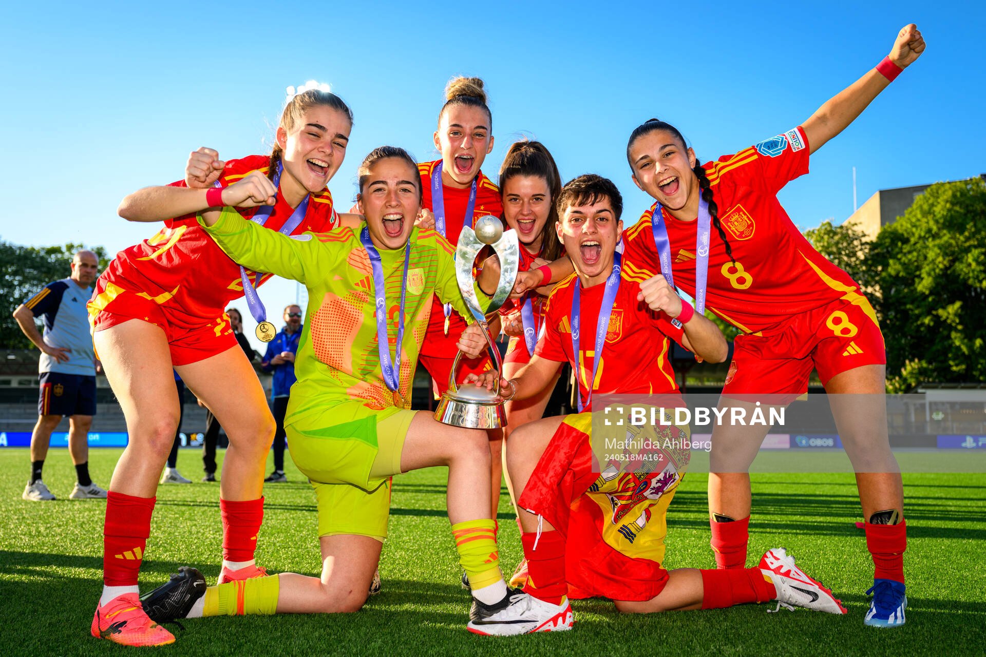 Players of Spain celebrate