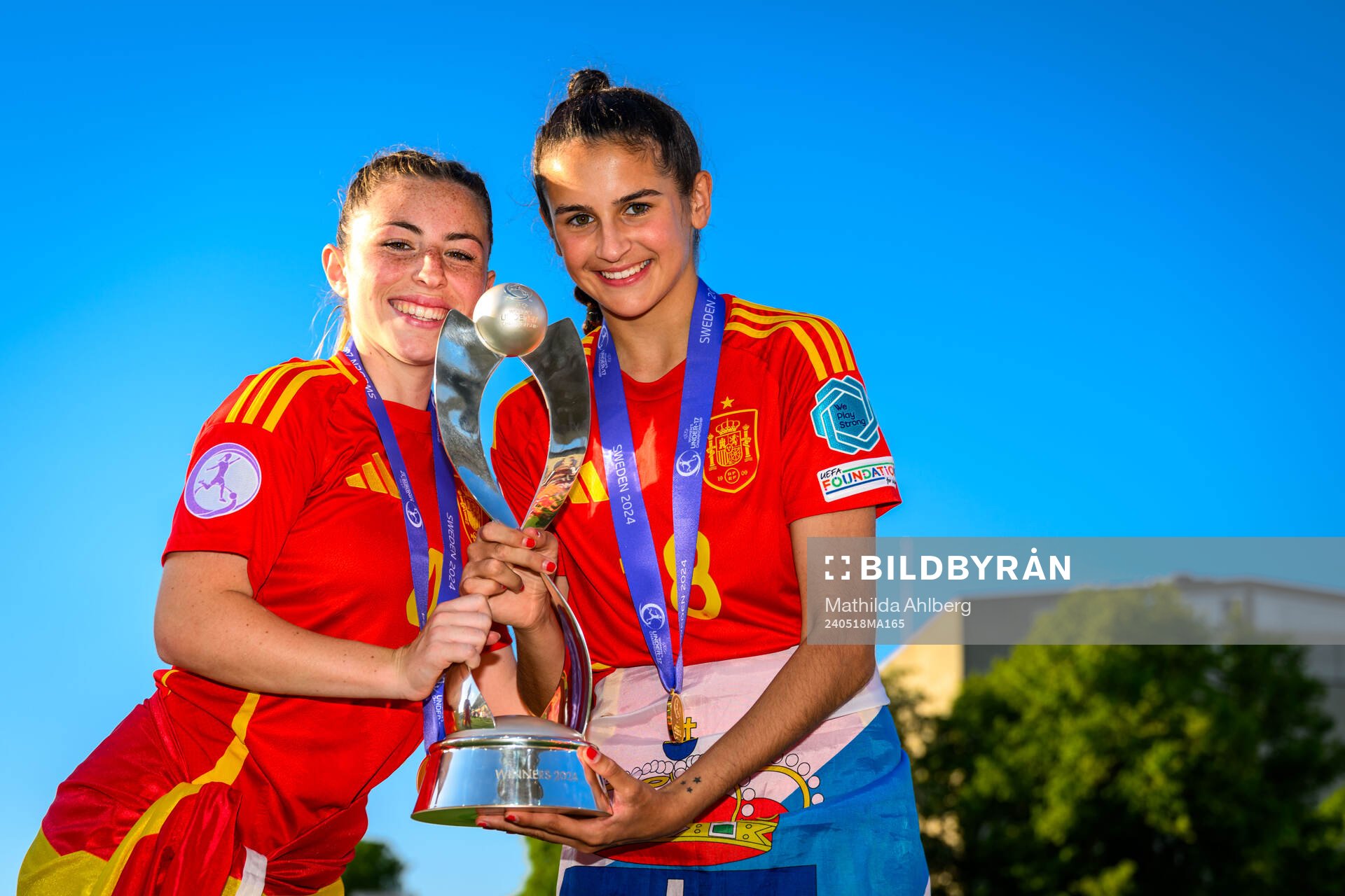 Claudia De La Cuerda and Lucia Rivas of Spain celebrate