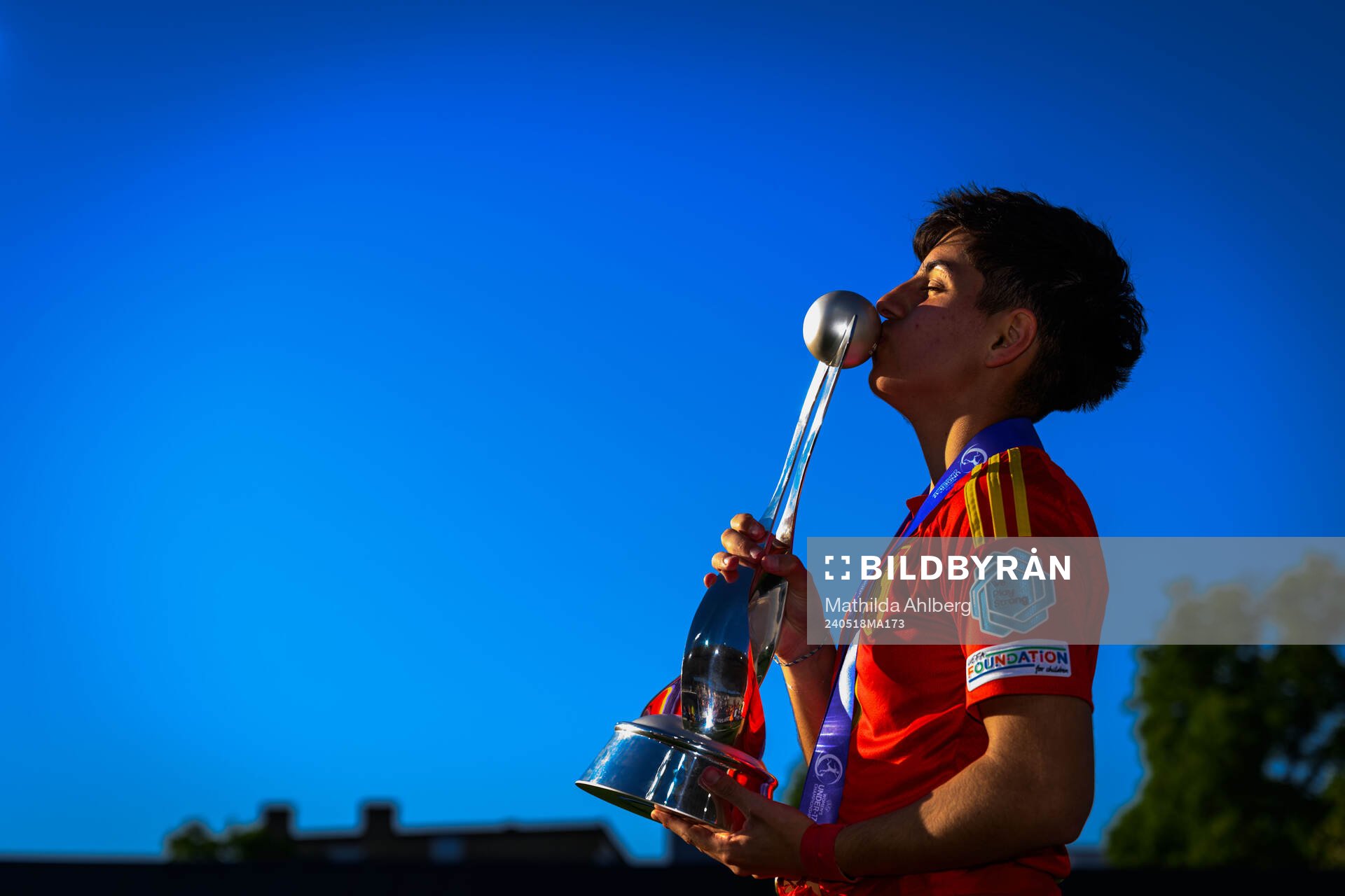 Emma Moreno of Spain celebrate