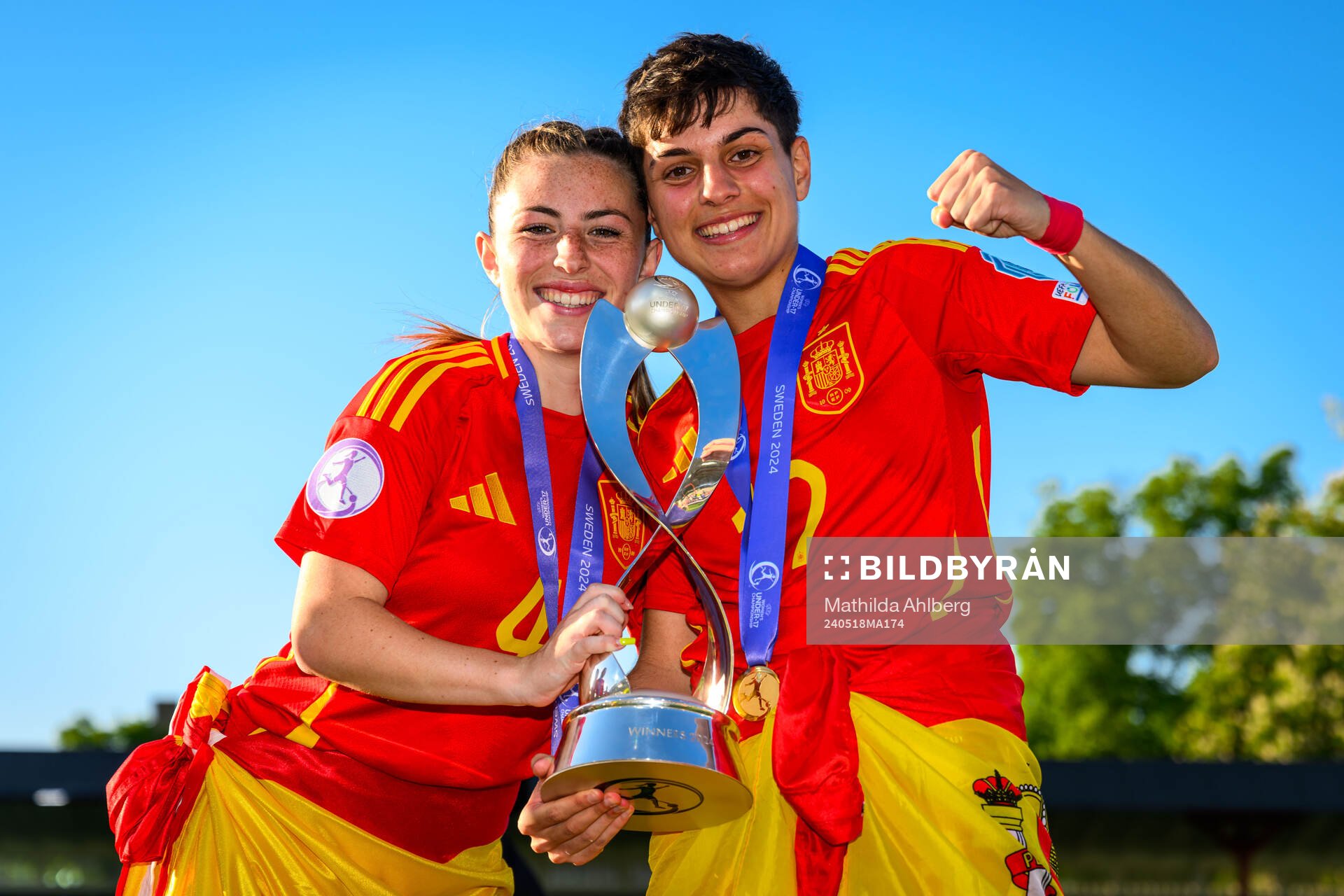 Claudia De La Cuerda and Emma Moreno of Spain celebrate
