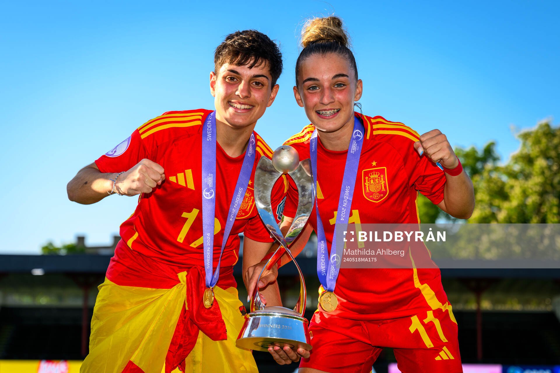 Emma Moreno and Irune Dorado of Spain celebrate