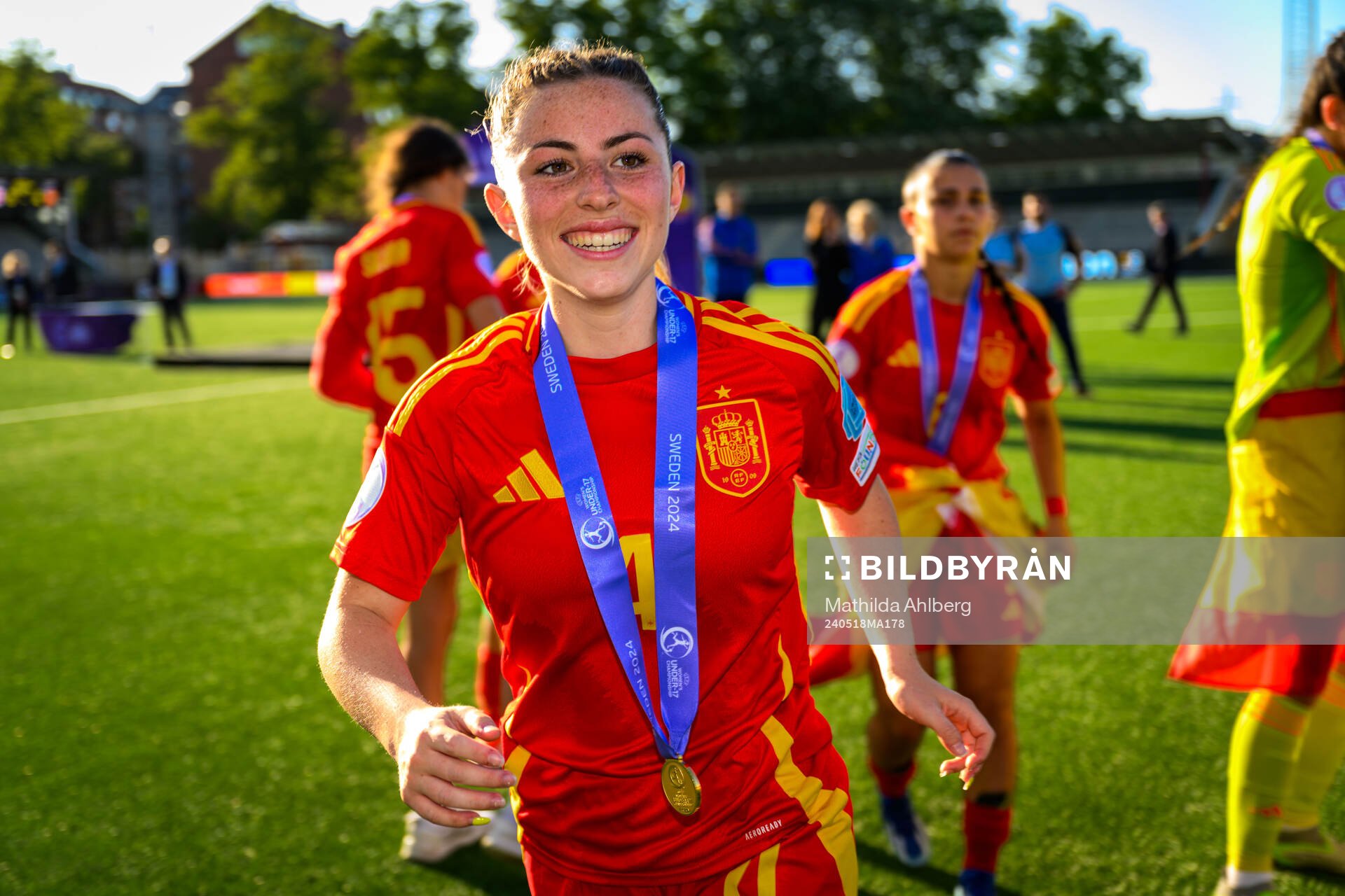 Claudia De La Cuerda of Spain celebrate
