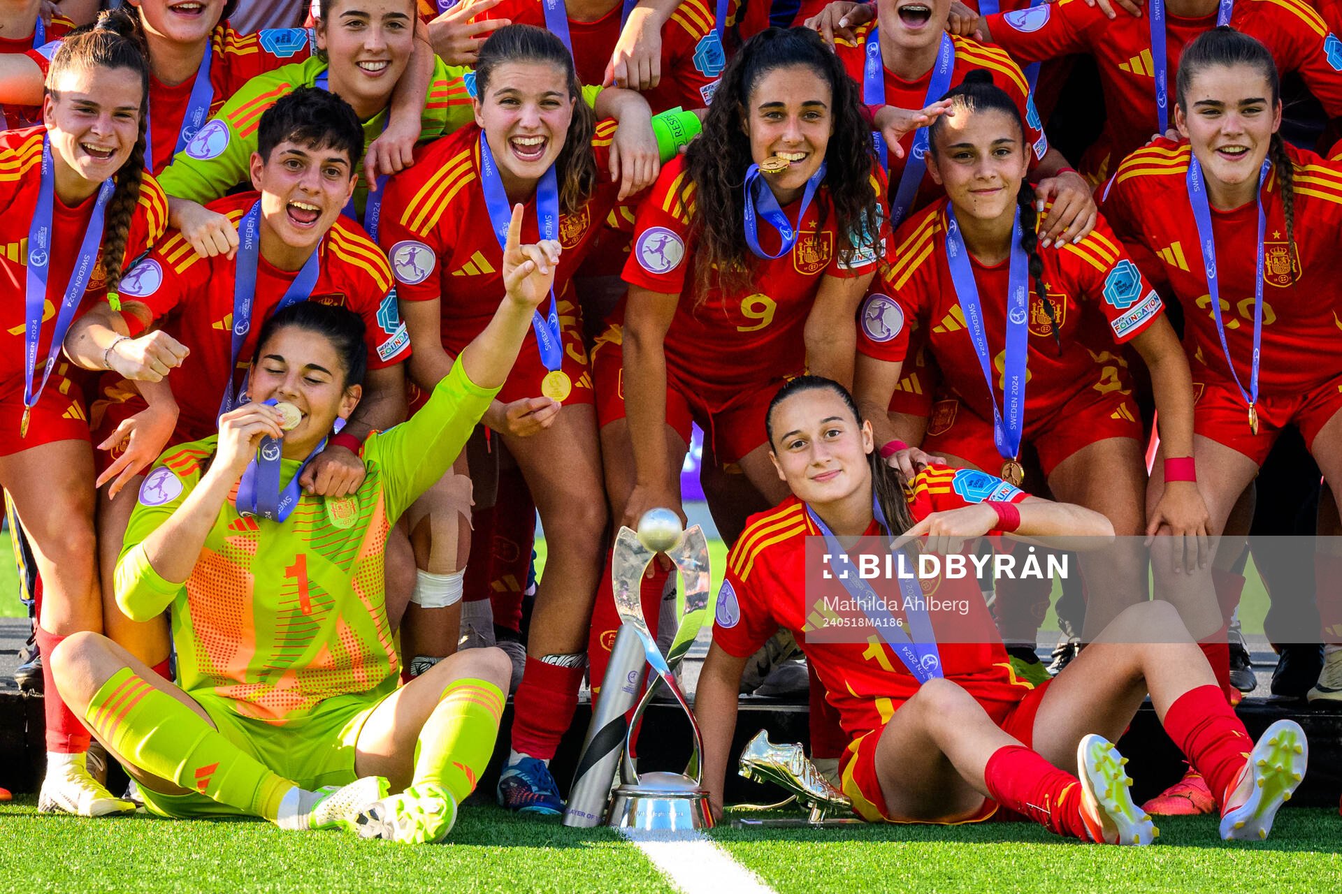 Goalkeeper Laia and Alba Cerrato celebrate with the trophy