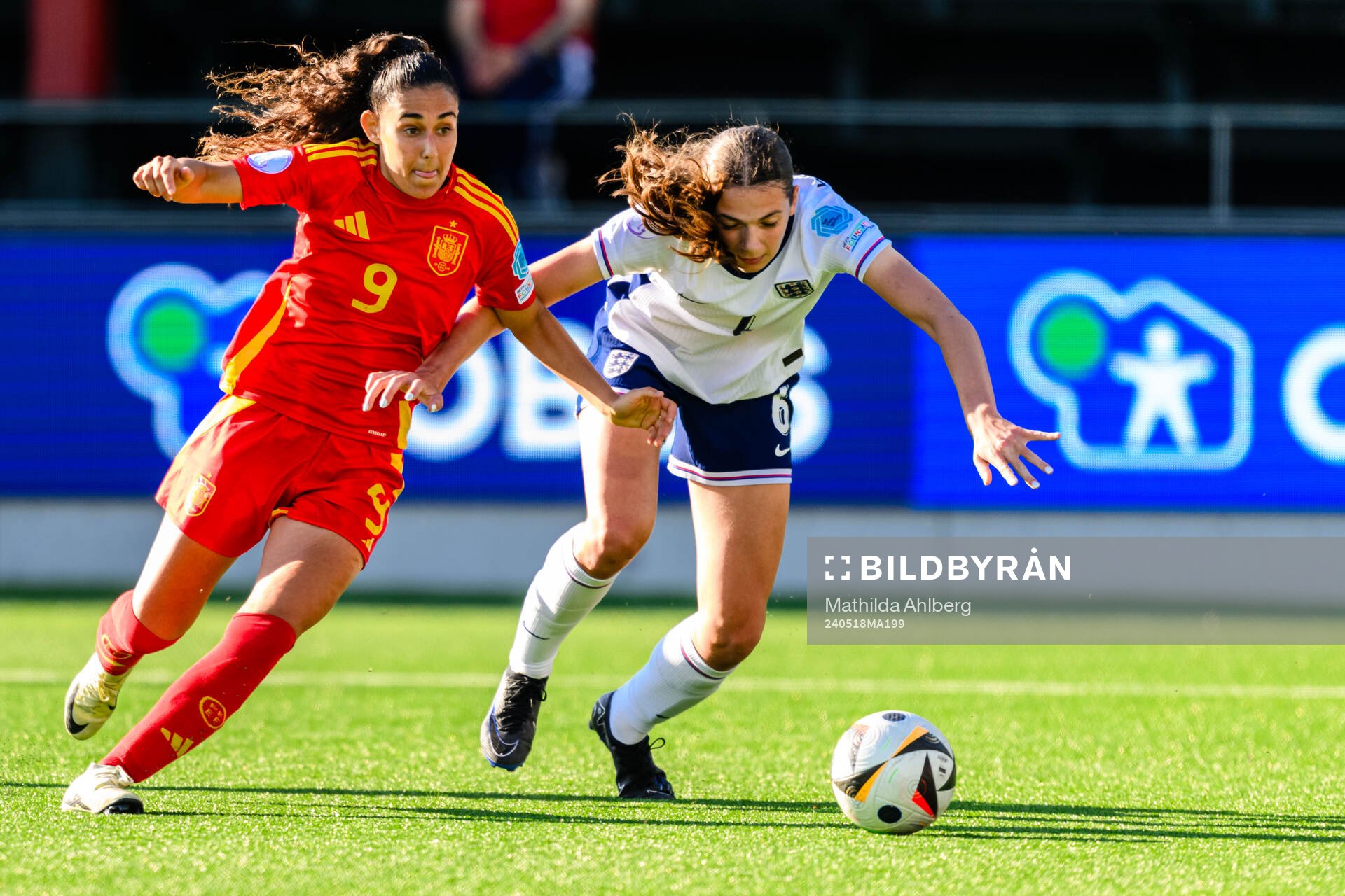 Celia Segura of Spain and Cecily Wellesley-Smith of England