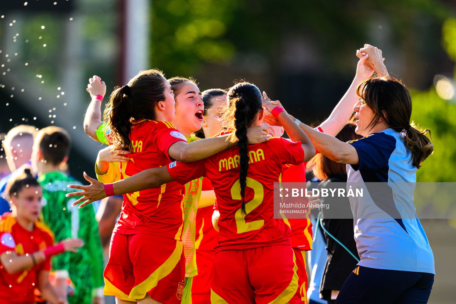 Goalkeeper Ziara Vega and teammates of Spain celebrate