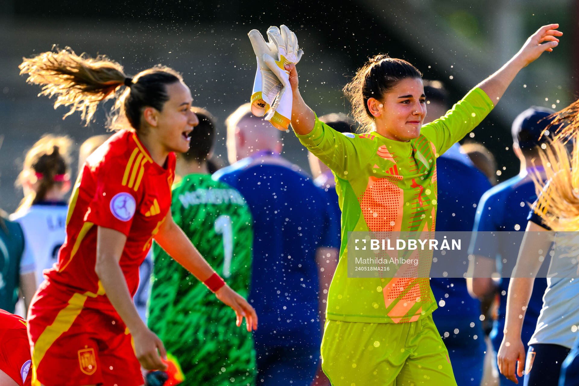 Goalkeeper Laia of Spain celebrates