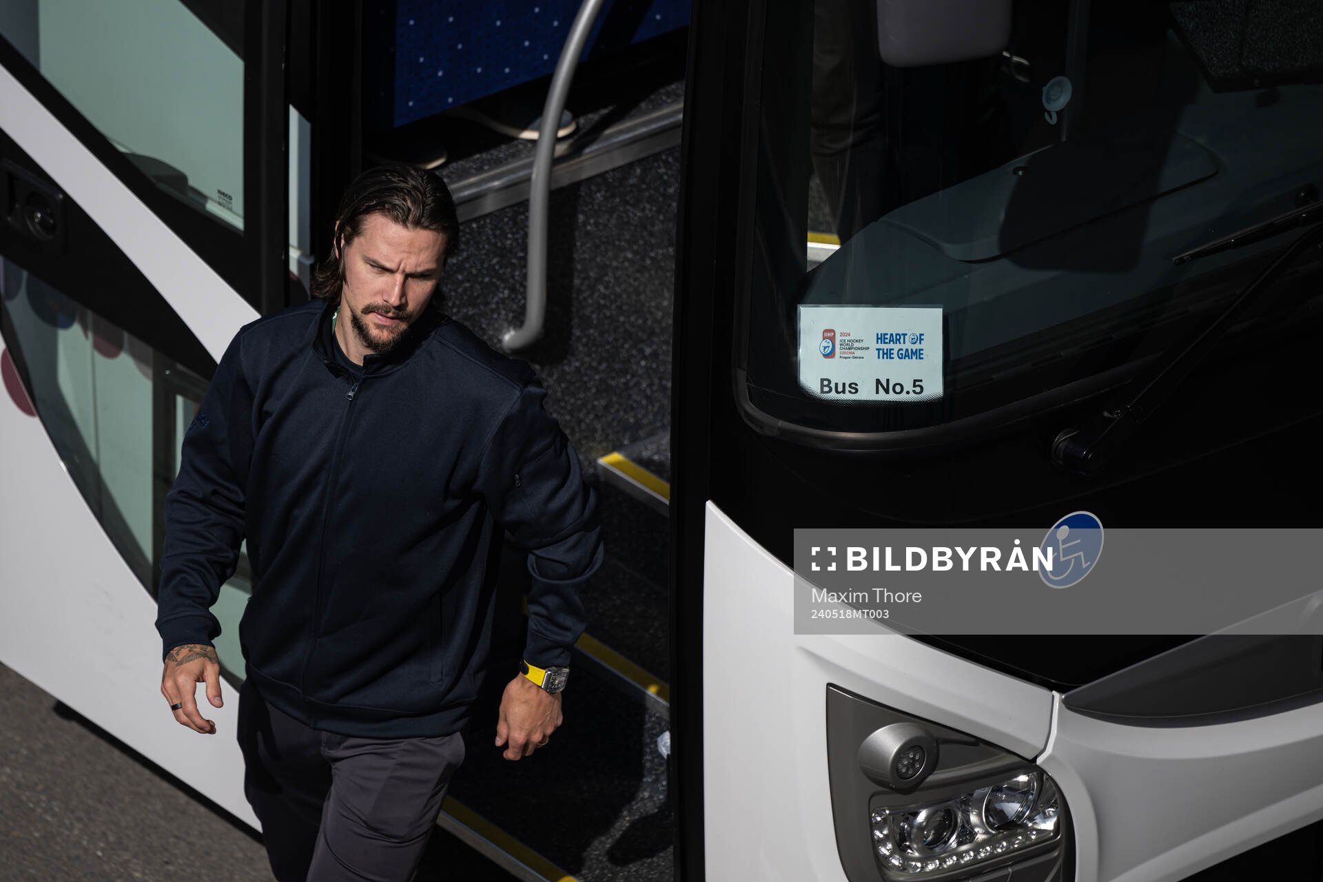 Erik Karlsson of Sweden arrives to the arena
