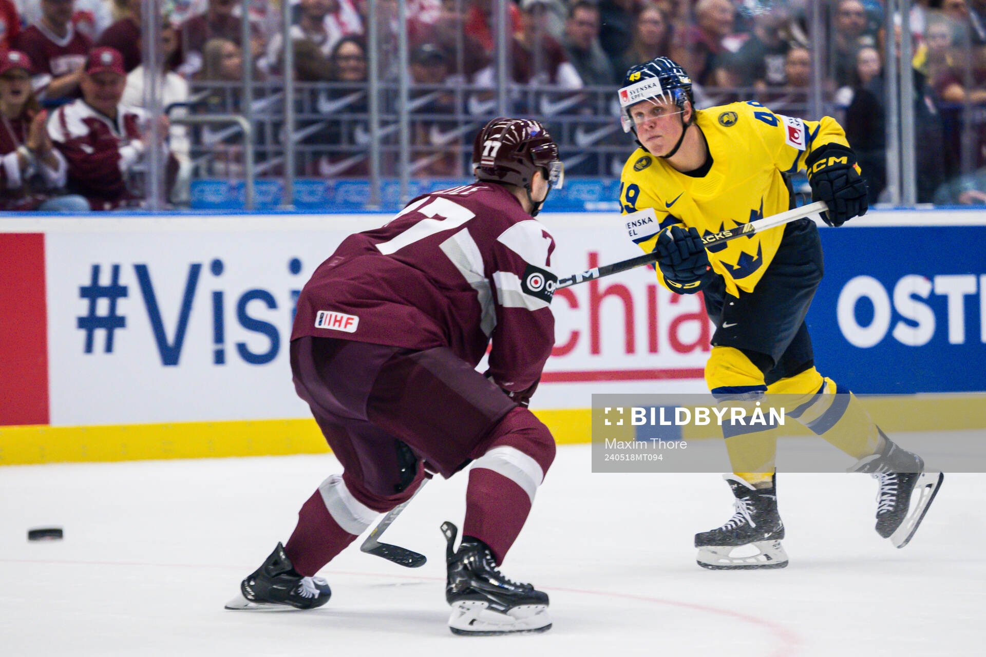 Fabian Zetterlund of Sweden scores 2-3