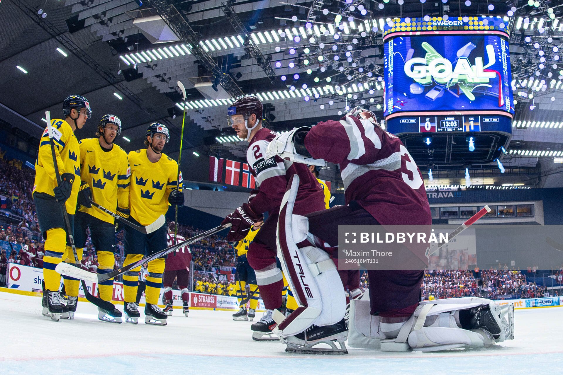 Jonas Brodin of Sweden celebrate the 0-2 gola with Joel