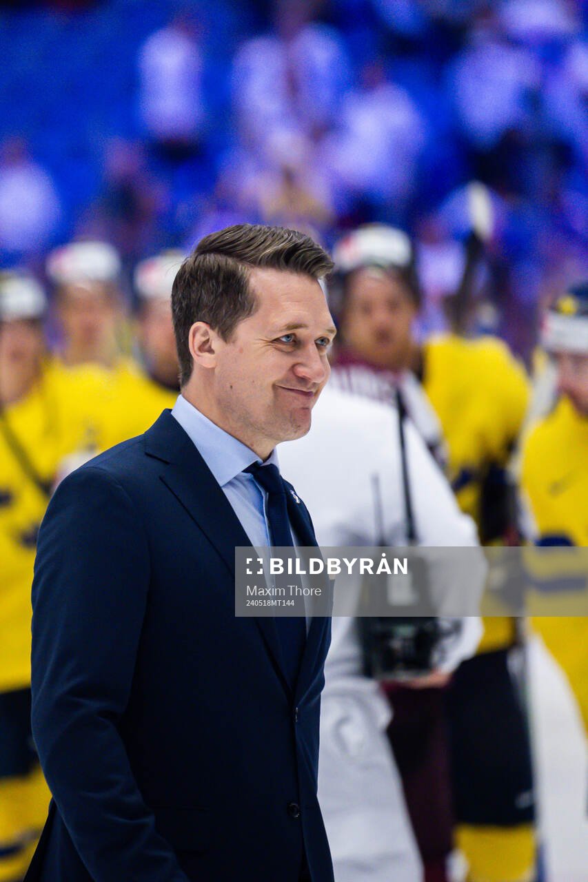 Head coach Sam Hallam of Sweden