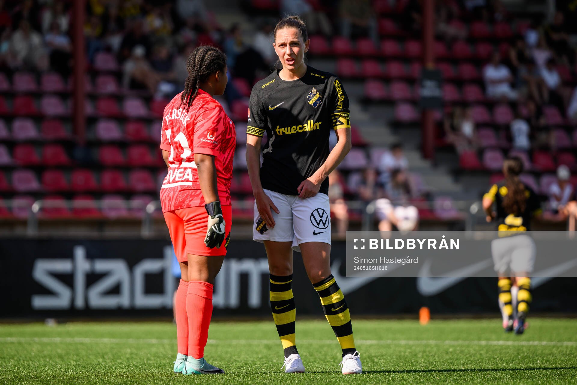 AIKs målvakt Vendela Persbeck och Jennie Nordin