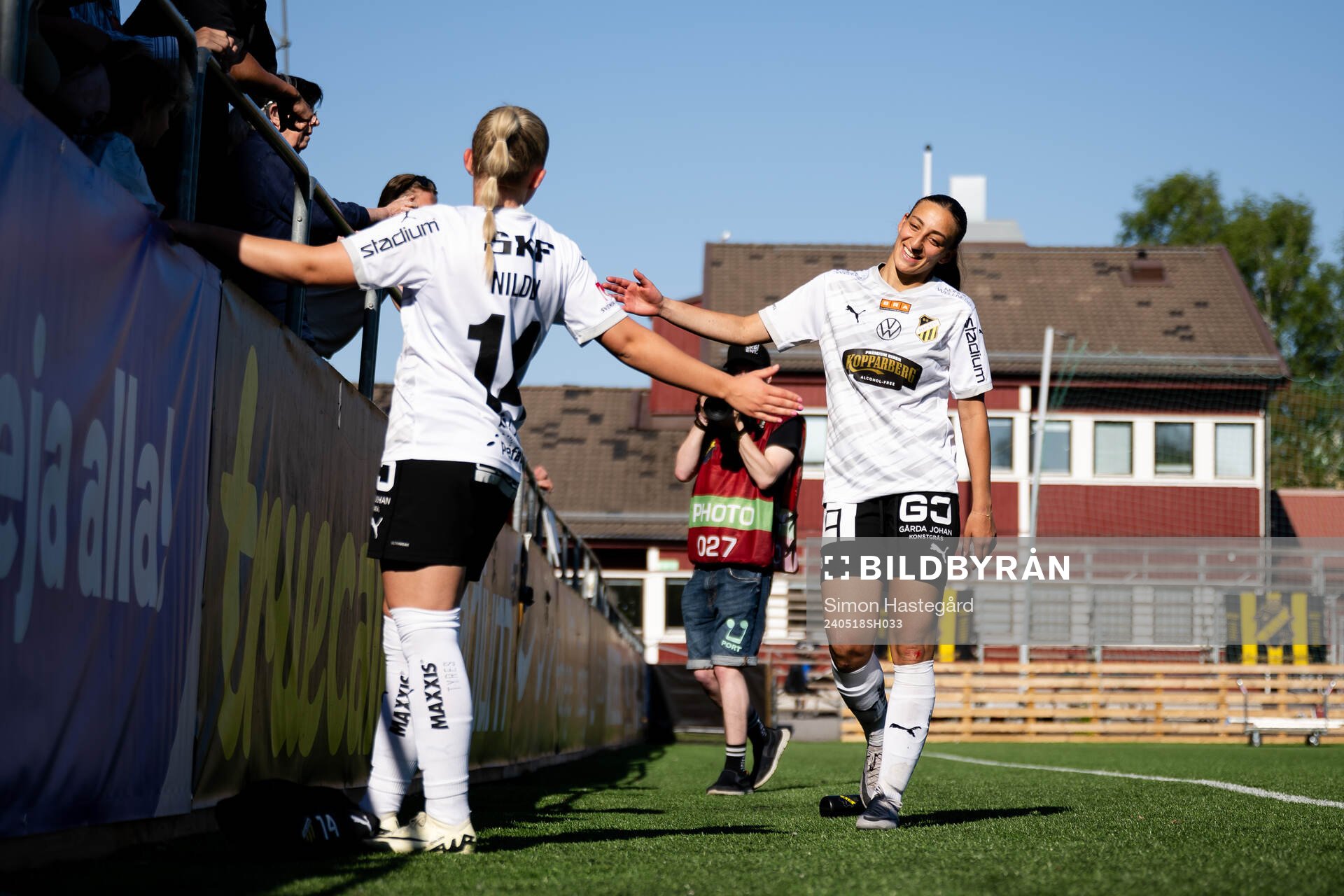 Häckens Matilda Nildén och Rusul Rosa Kafaji jublar