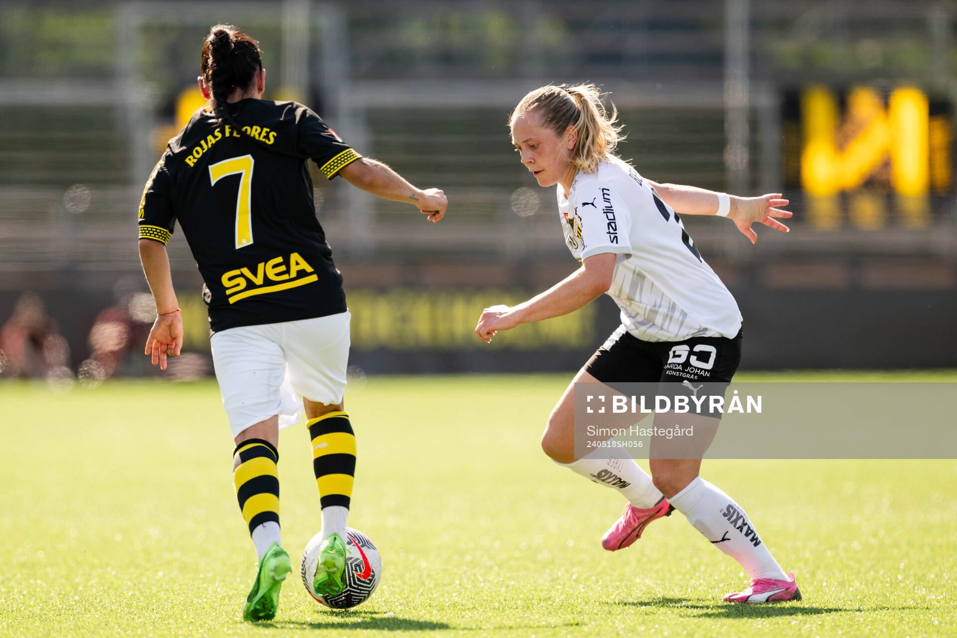 AIKs Michelle Rojas Flores och Häckens Alice Bergström